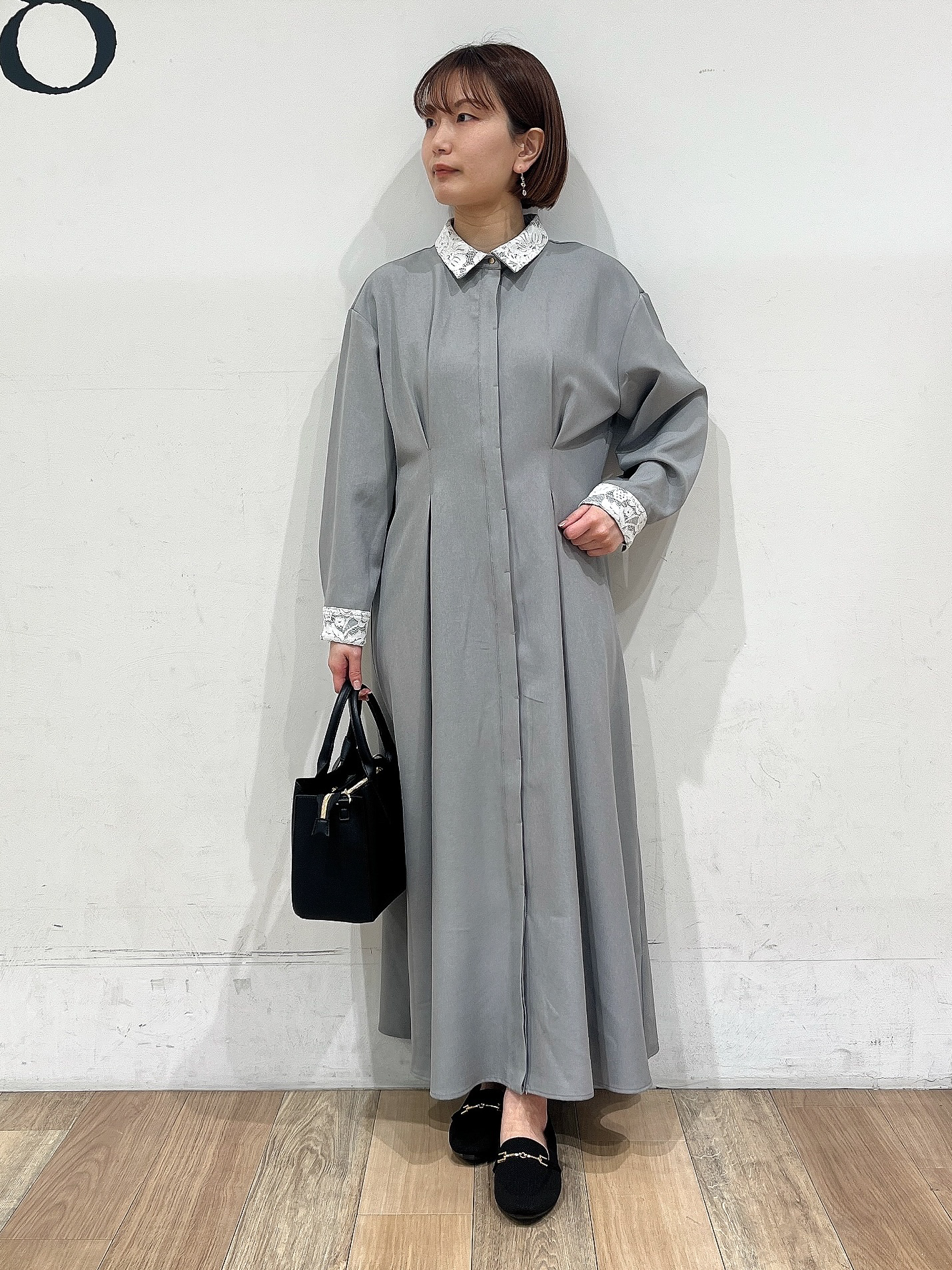 山さんさんの「grove｜晴れの日にも映える、品よく華やかなシャツワンピース」を使ったコーディネート