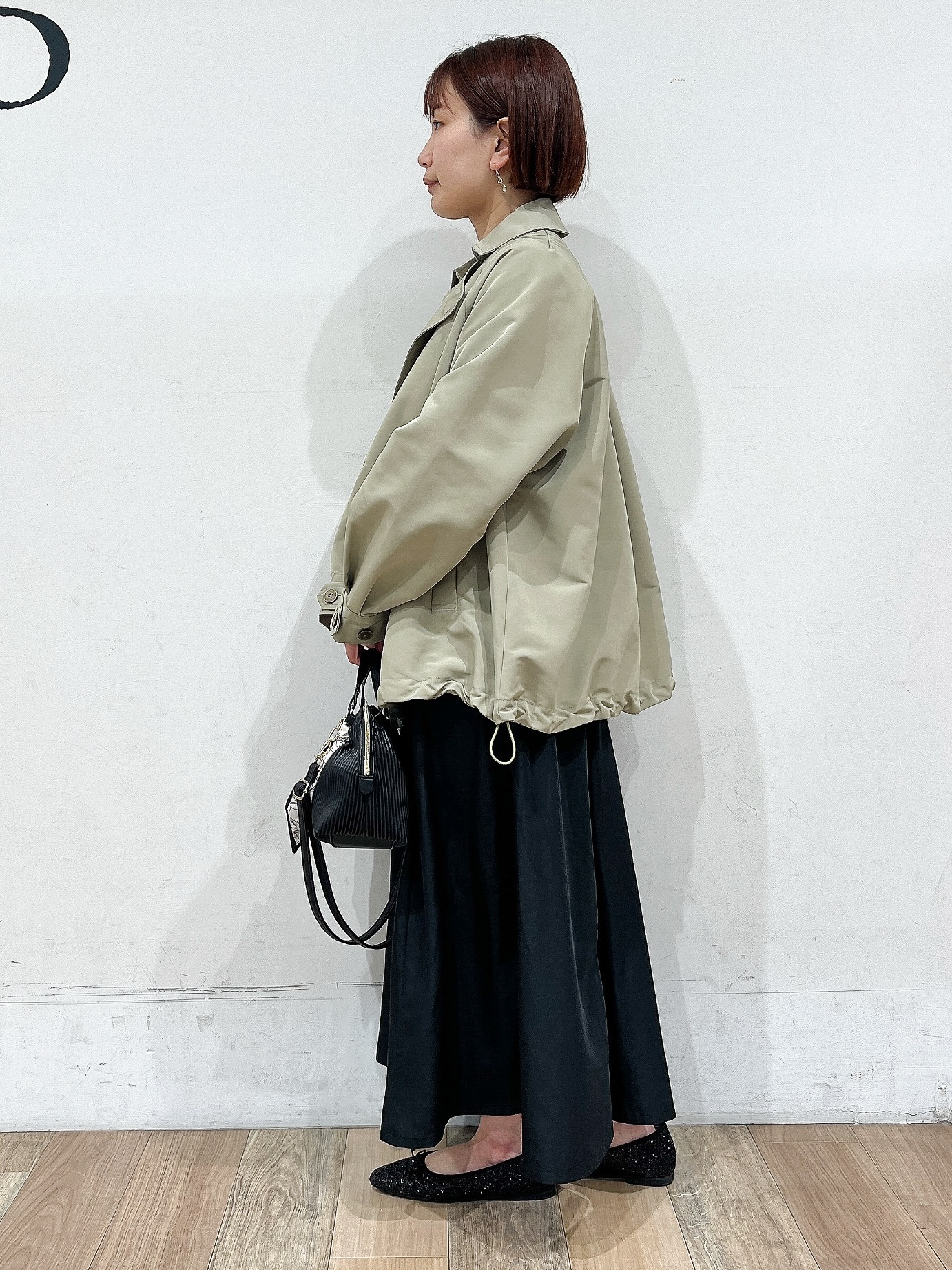山さんさんの「grove｜【貴島明日香さん着用】【撥水／シルエット2WAY】軽やかミドルトレンチコート」を使ったコーディネート