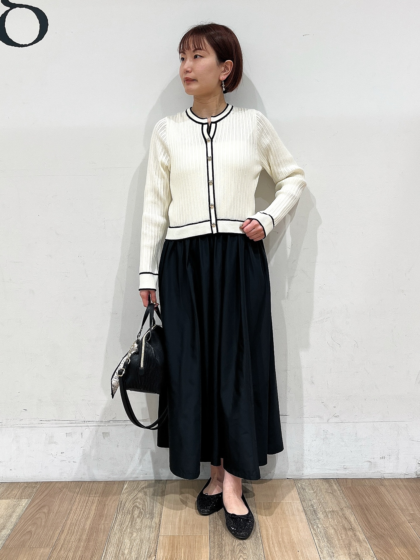 山さんさんの「grove｜【貴島明日香さん着用】【撥水／シルエット2WAY】軽やかミドルトレンチコート」を使ったコーディネート