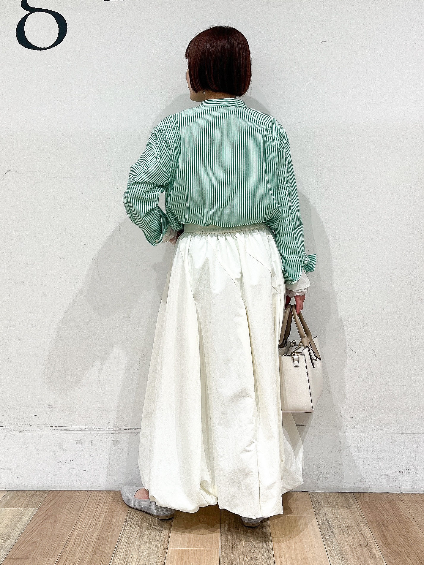 山さんさんの「grove｜【貴島明日香さん着用】お仕事も普段も。今どきワークシャツブラウス」を使ったコーディネート