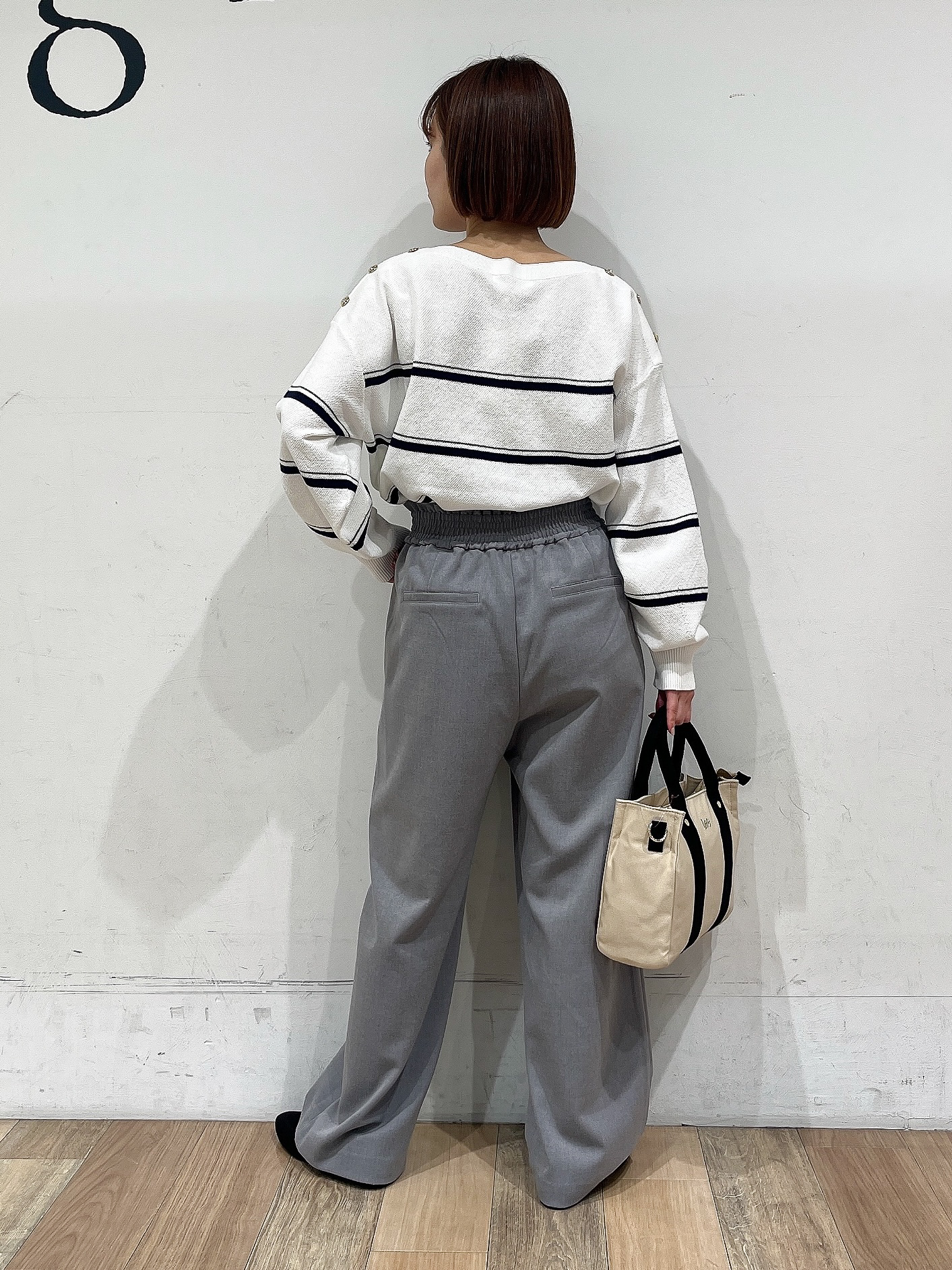 山さんさんの「grove｜【撥水／シルエット2WAY】羽織るだけでサマになる、スタンドネックテントラインコート」を使ったコーディネート