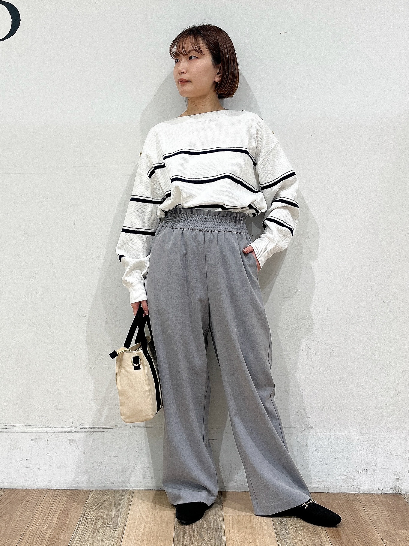 山さんさんの「grove｜【撥水／シルエット2WAY】羽織るだけでサマになる、スタンドネックテントラインコート」を使ったコーディネート