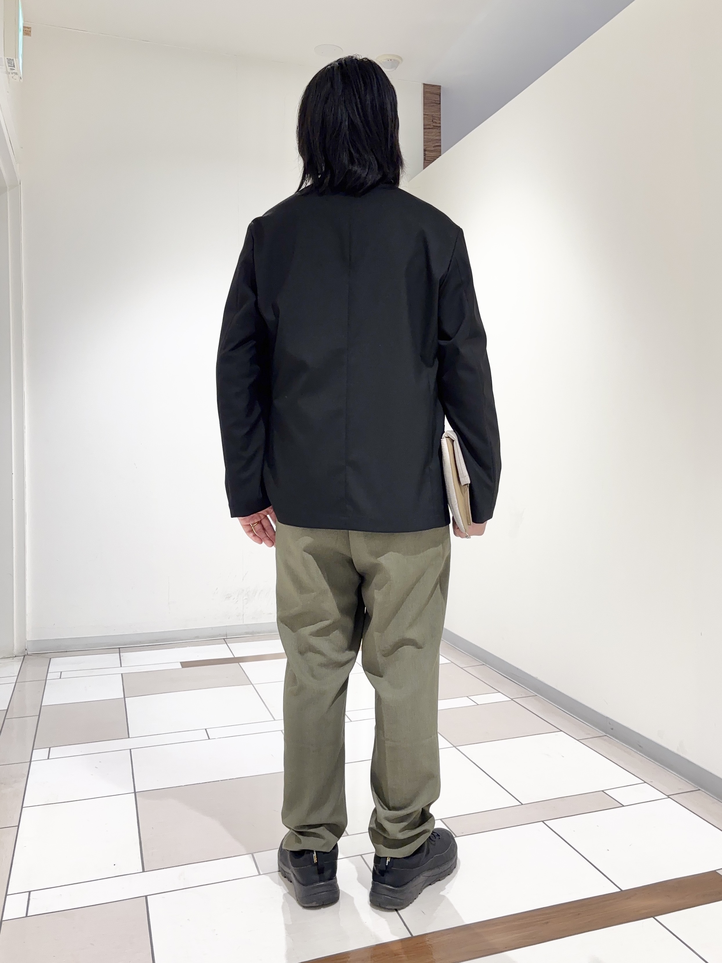 及川さんの「TAKEO KIKUCHI｜【ON／OFF兼用】CARREMANファブリック ノーカラージャケット」を使ったコーディネート
