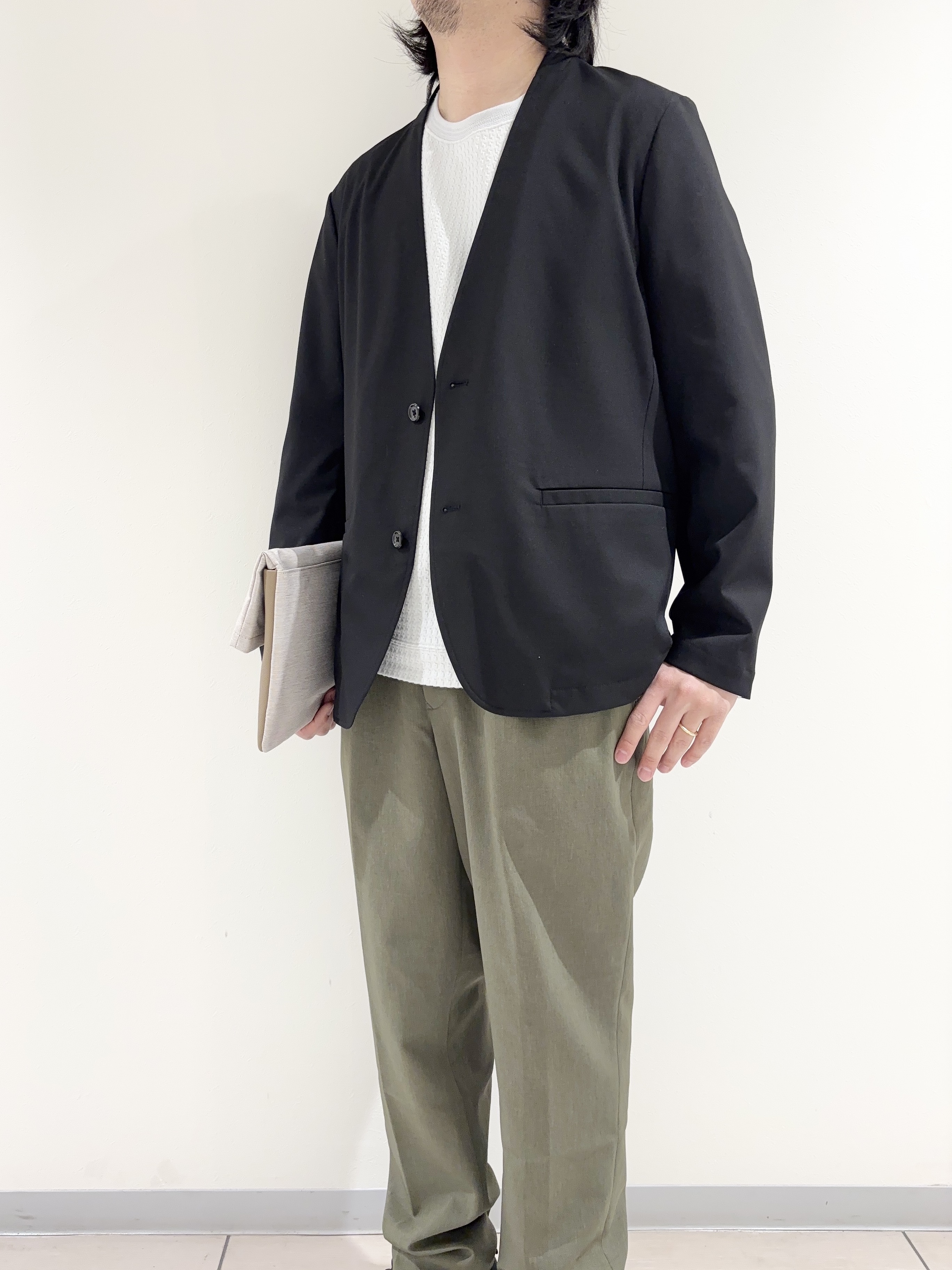 及川さんの「TAKEO KIKUCHI｜【ON／OFF兼用】CARREMANファブリック ノーカラージャケット」を使ったコーディネート