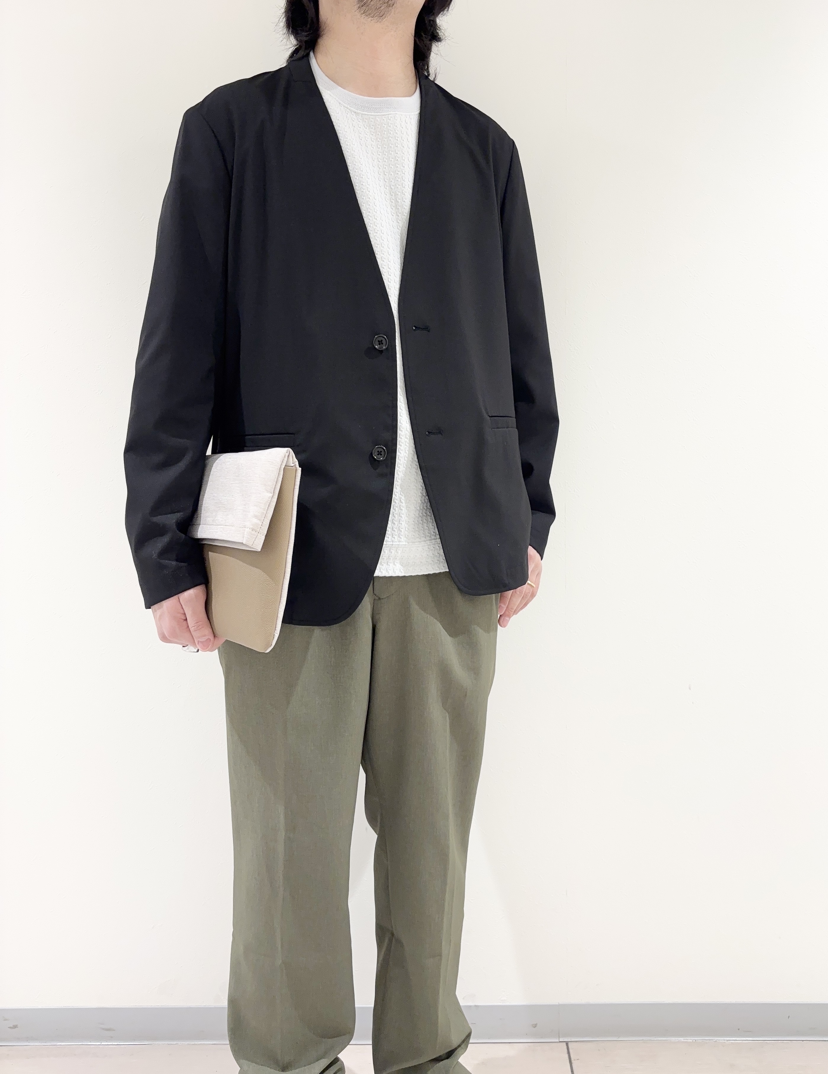 及川さんの「TAKEO KIKUCHI｜【ON／OFF兼用】CARREMANファブリック ノーカラージャケット」を使ったコーディネート