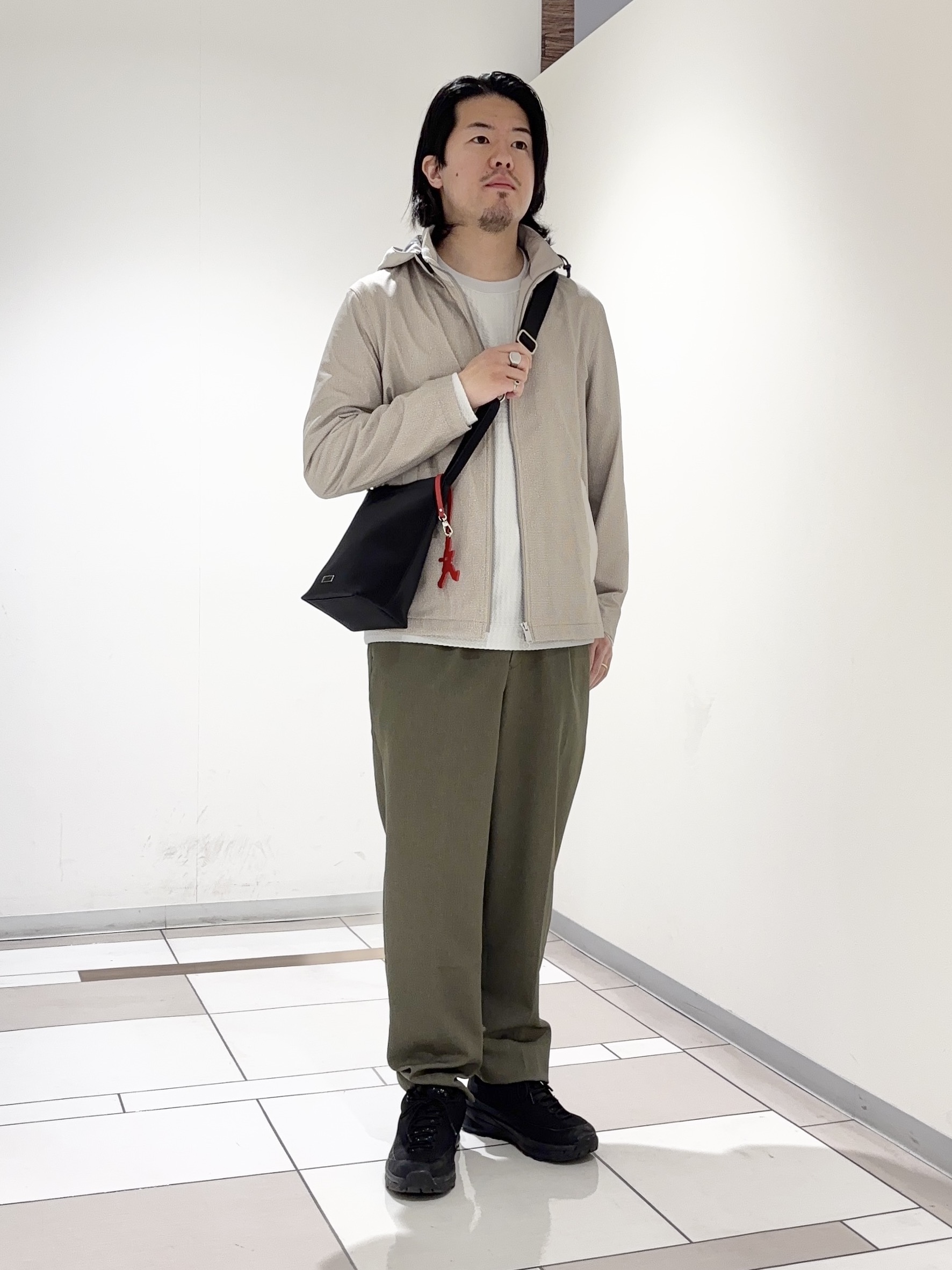 及川さんの「TAKEO KIKUCHI｜2WAYアクティブ ライト ブルゾン」を使ったコーディネート