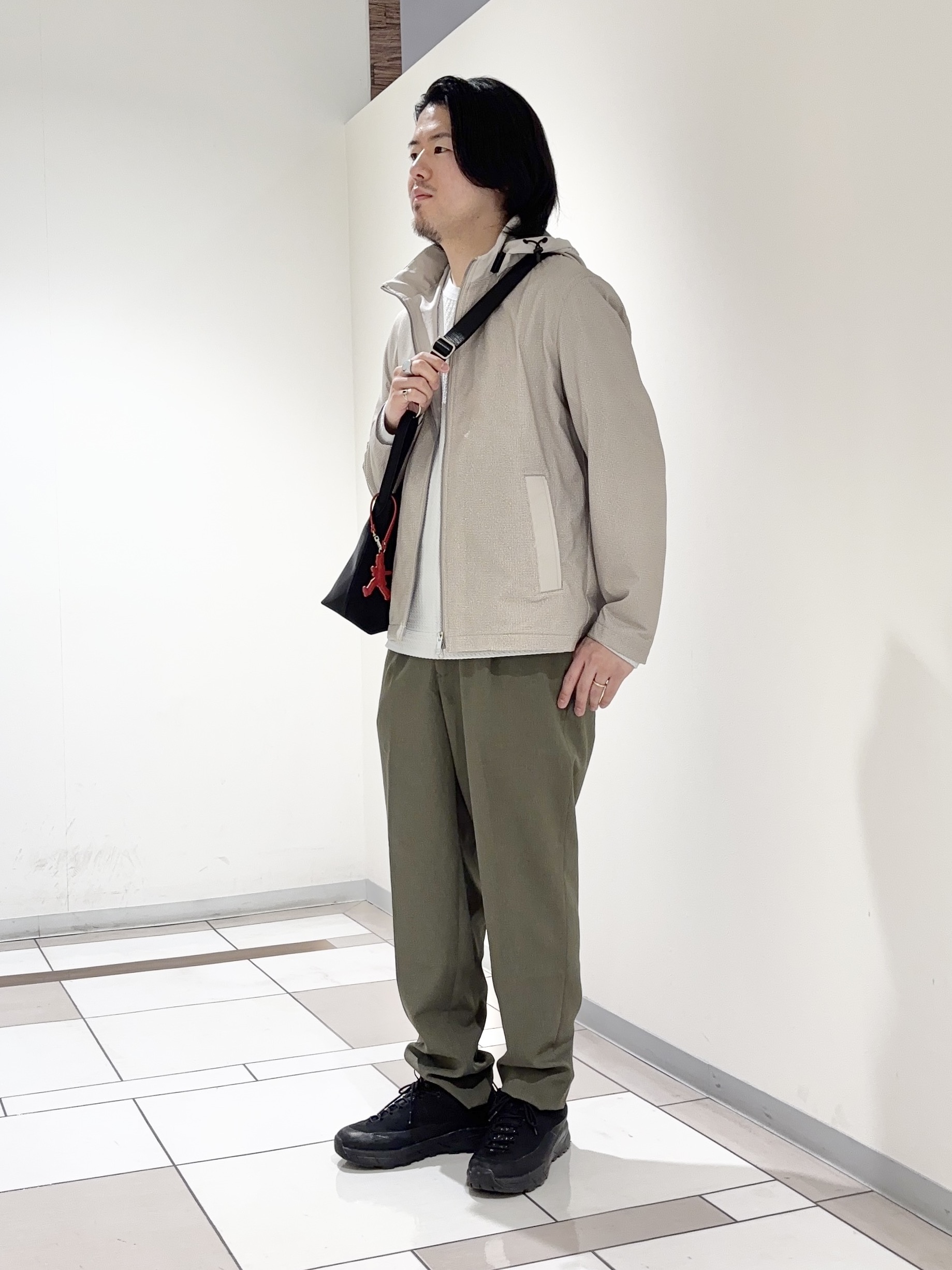 及川さんの「TAKEO KIKUCHI｜2WAYアクティブ ライト ブルゾン」を使ったコーディネート