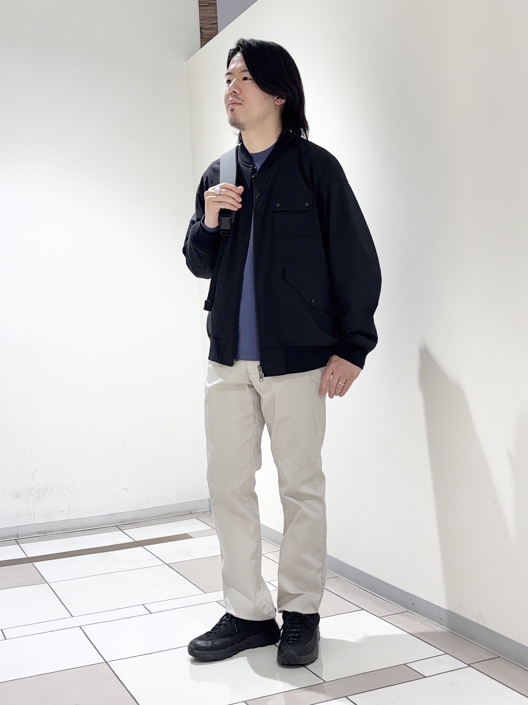 及川さんの「TAKEO KIKUCHI｜【BOWLER HAT LABEL】撥水 MA－1ブルゾン」を使ったコーディネート