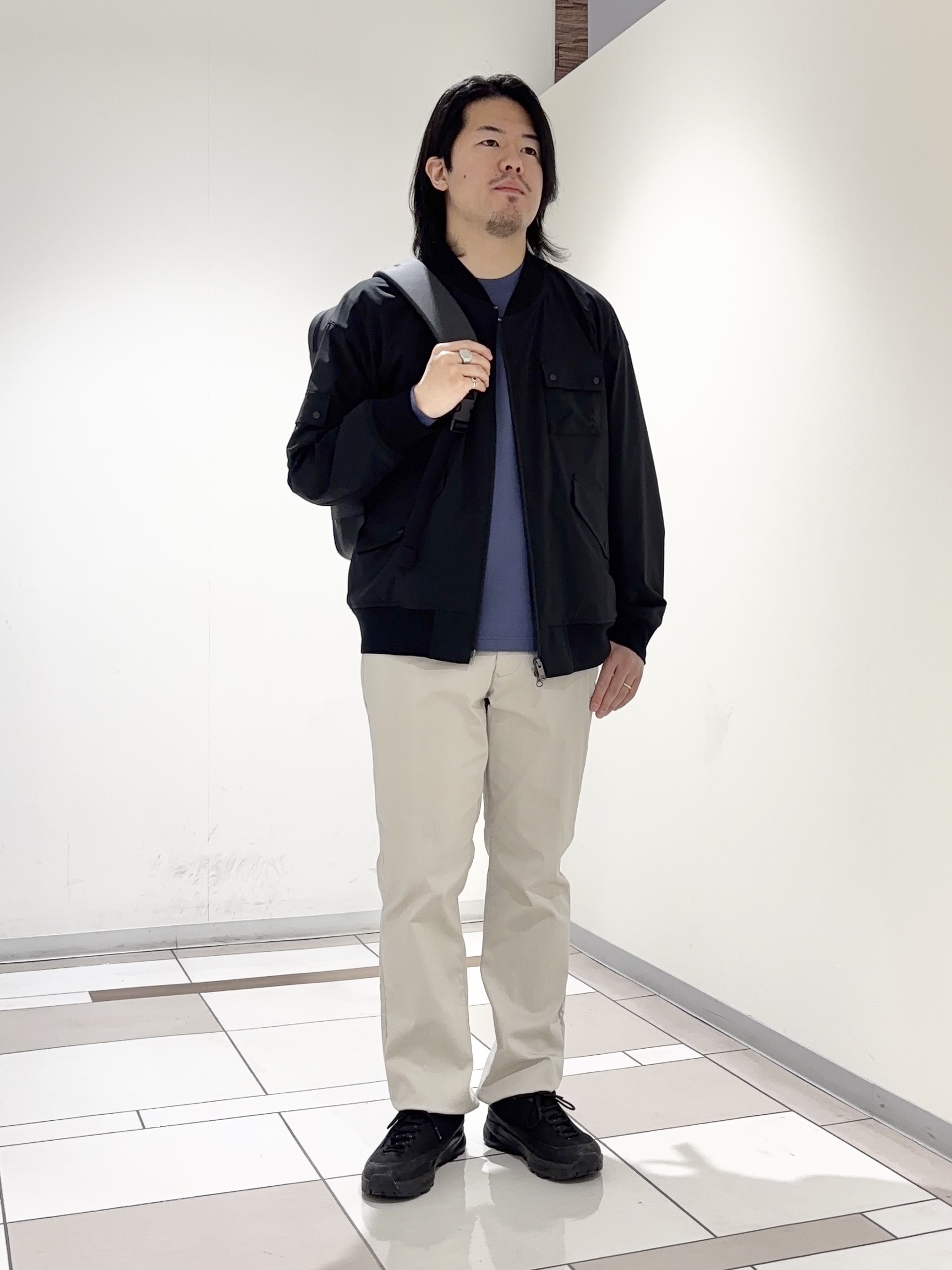 及川さんの「TAKEO KIKUCHI｜【BOWLER HAT LABEL】撥水 MA－1ブルゾン」を使ったコーディネート