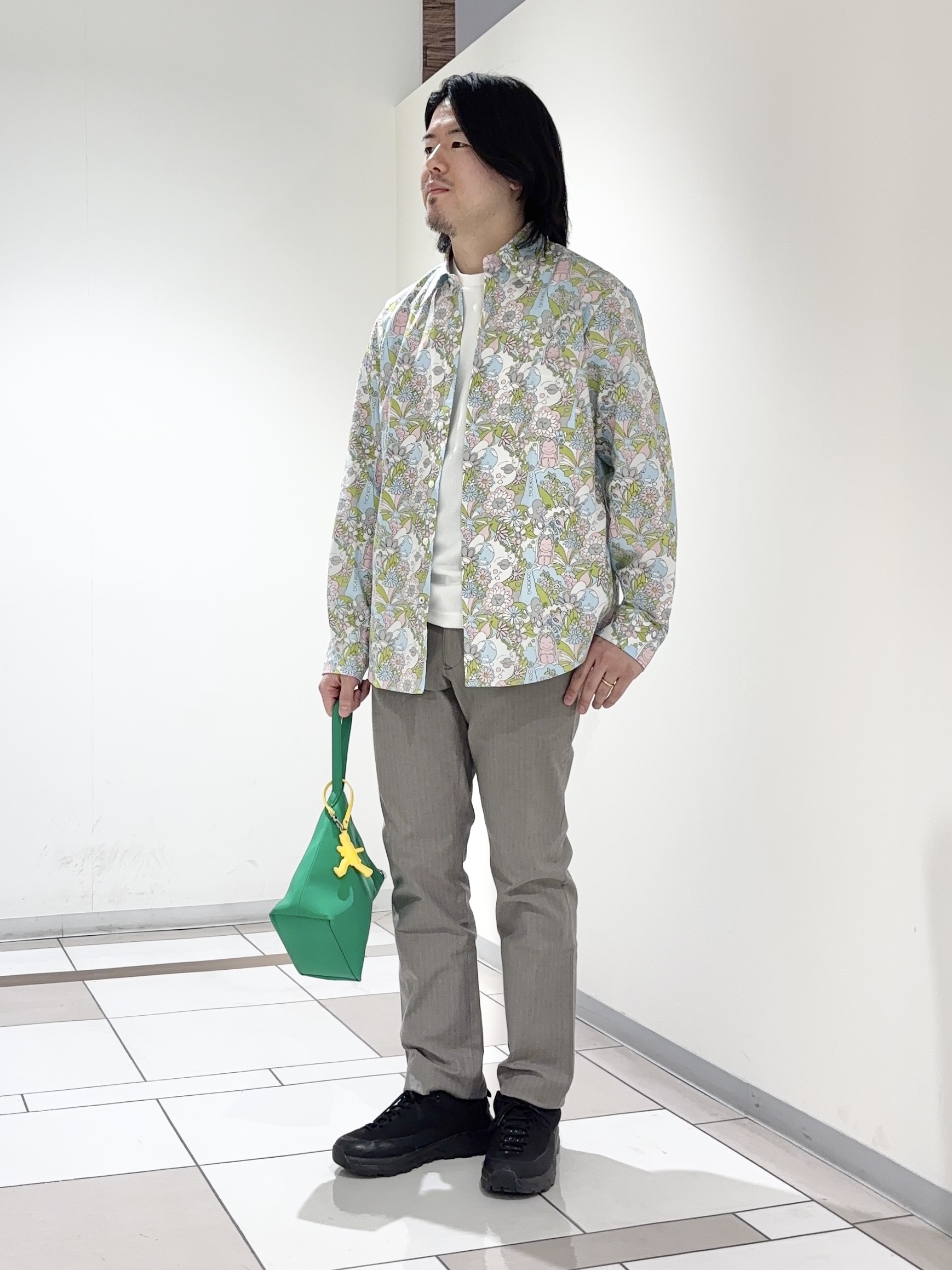 及川さんの「TAKEO KIKUCHI｜【BOWLER HAT LABEL】ビリケンプリント 長袖シャツ」を使ったコーディネート
