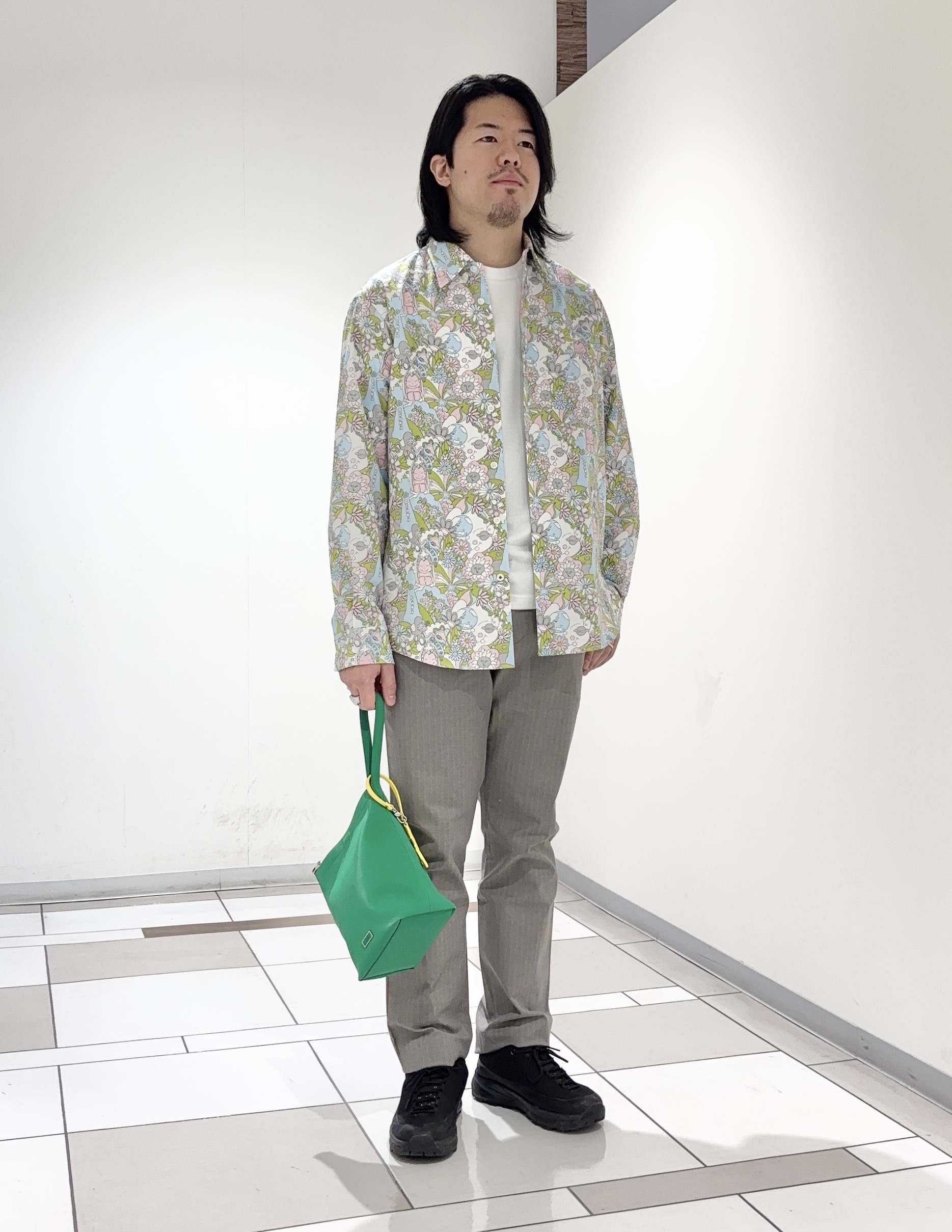 及川さんの「TAKEO KIKUCHI｜【BOWLER HAT LABEL】ビリケンプリント 長袖シャツ」を使ったコーディネート
