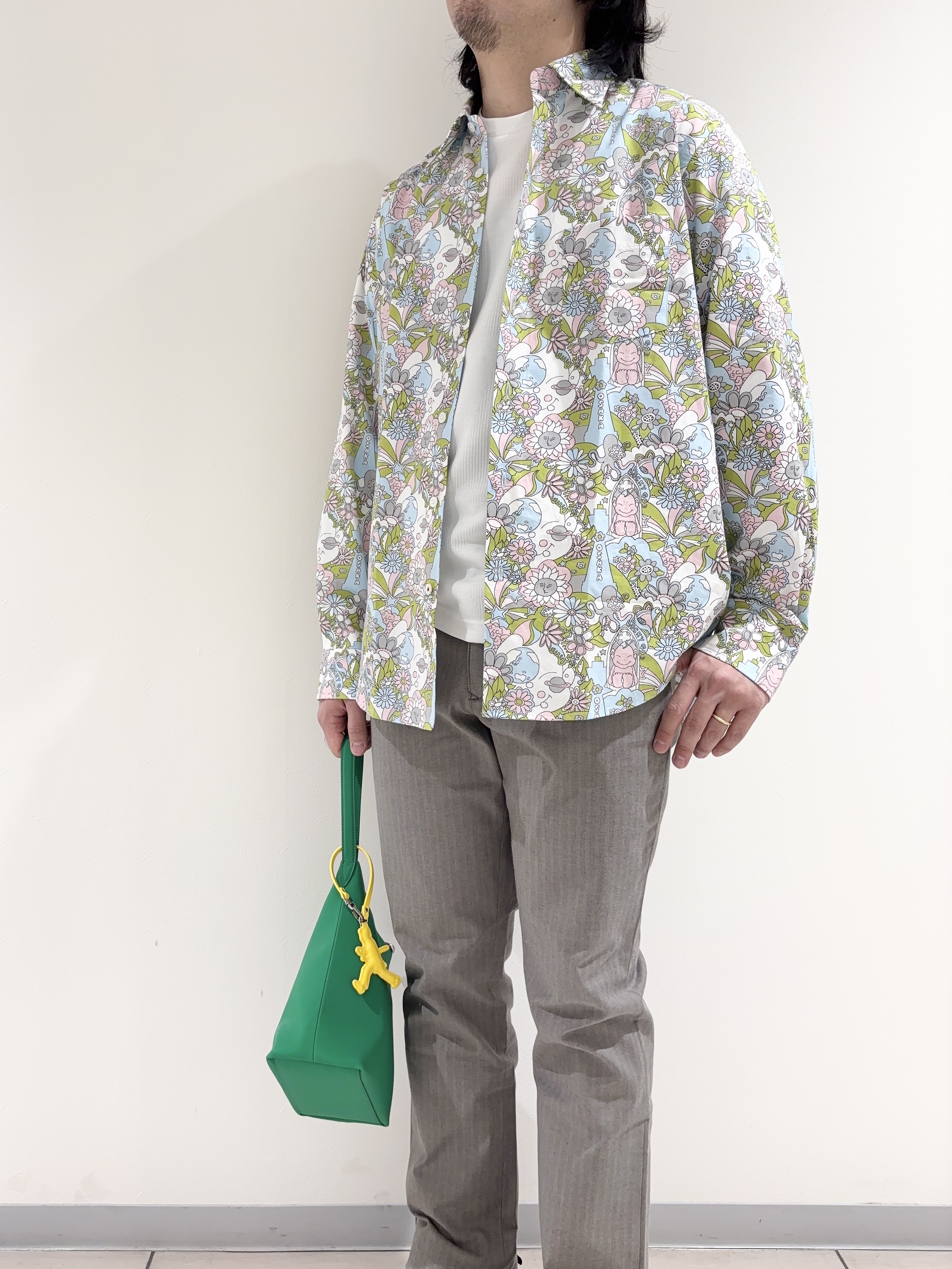 及川さんの「TAKEO KIKUCHI｜【BOWLER HAT LABEL】ビリケンプリント 長袖シャツ」を使ったコーディネート