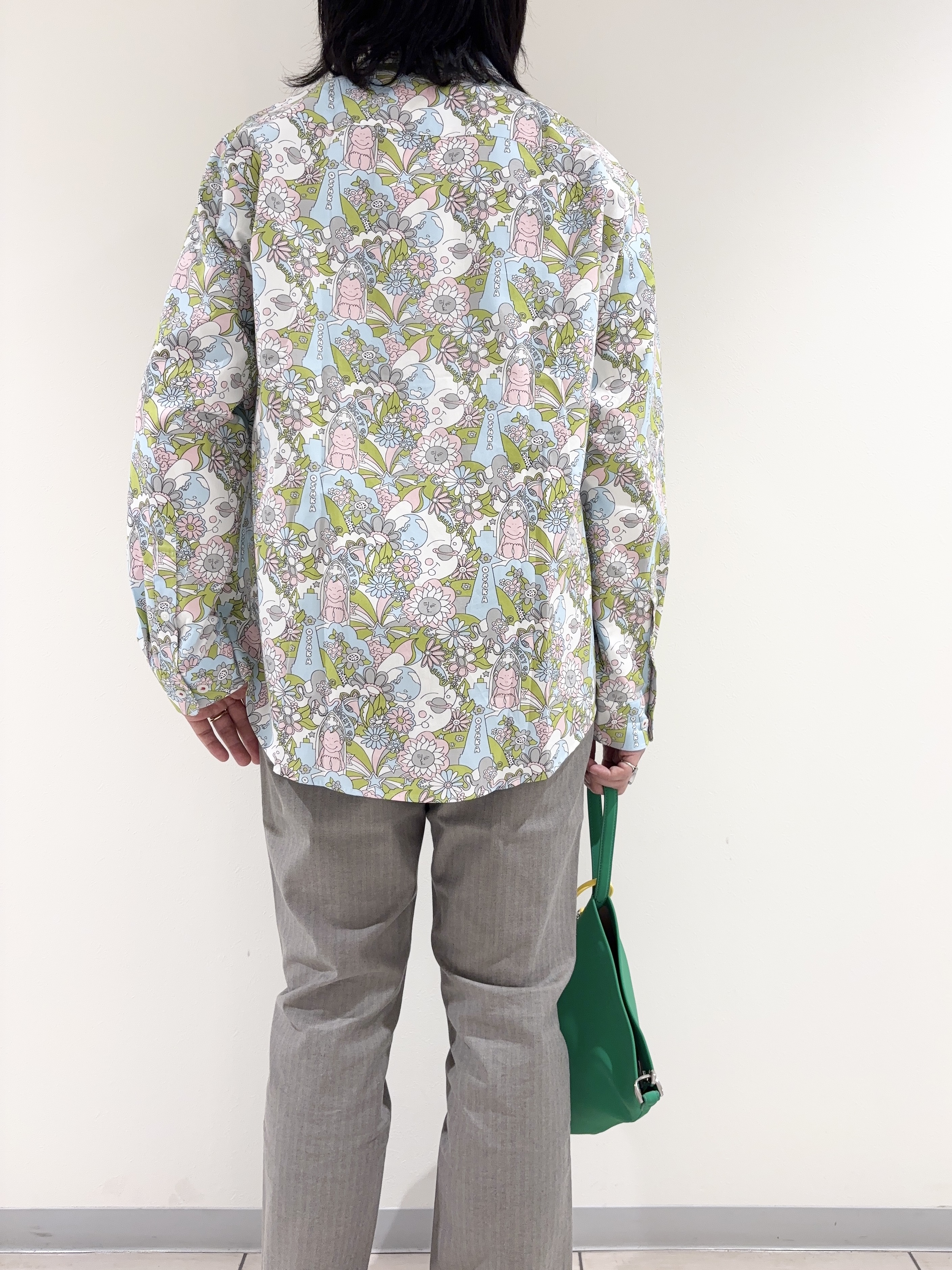 及川さんの「TAKEO KIKUCHI｜【BOWLER HAT LABEL】ビリケンプリント 長袖シャツ」を使ったコーディネート