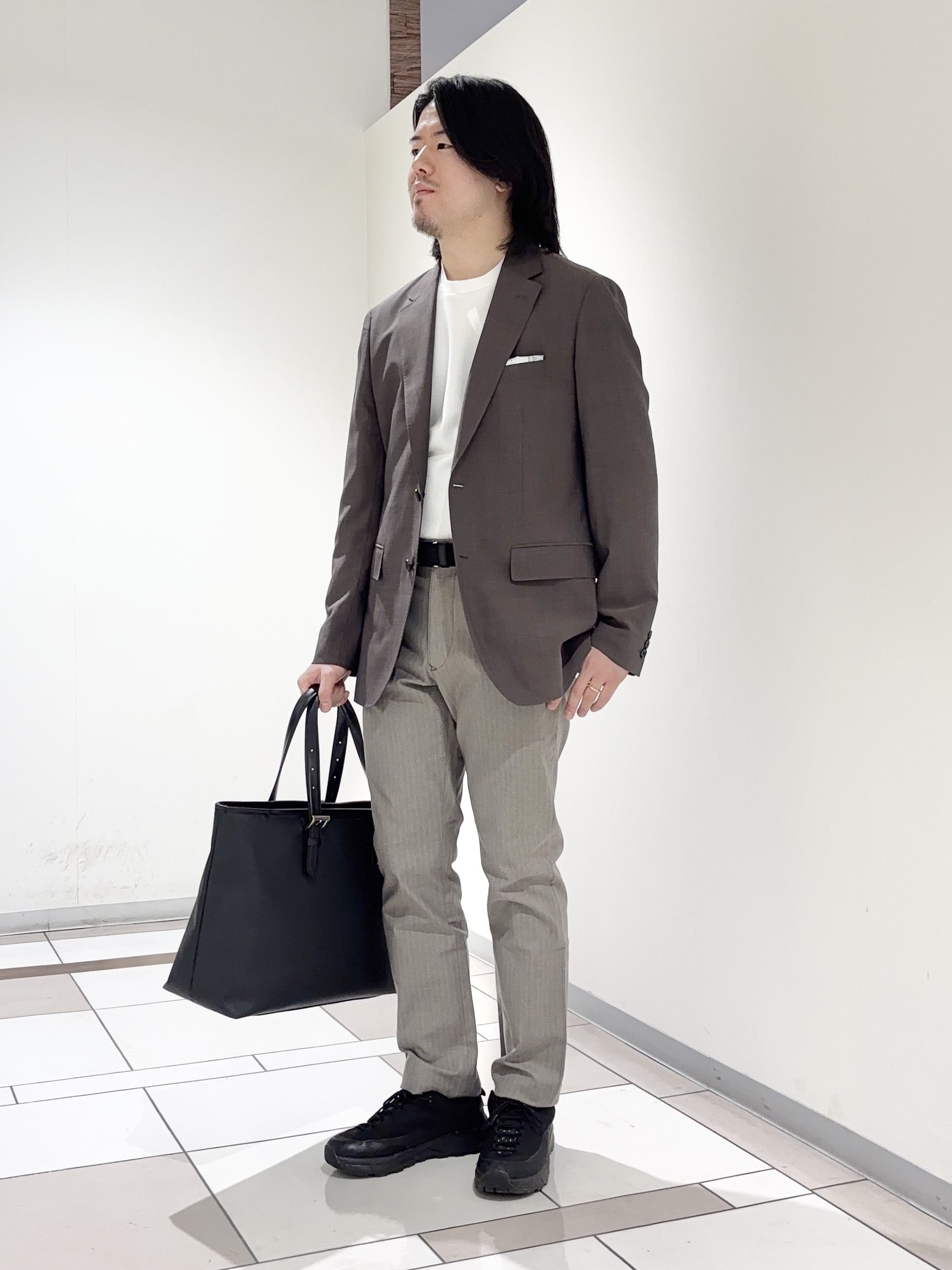 及川さんの「TAKEO KIKUCHI｜【BOWLER HAT LABEL】TWトロピカルシャンブレー JAZZジャケット」を使ったコーディネート