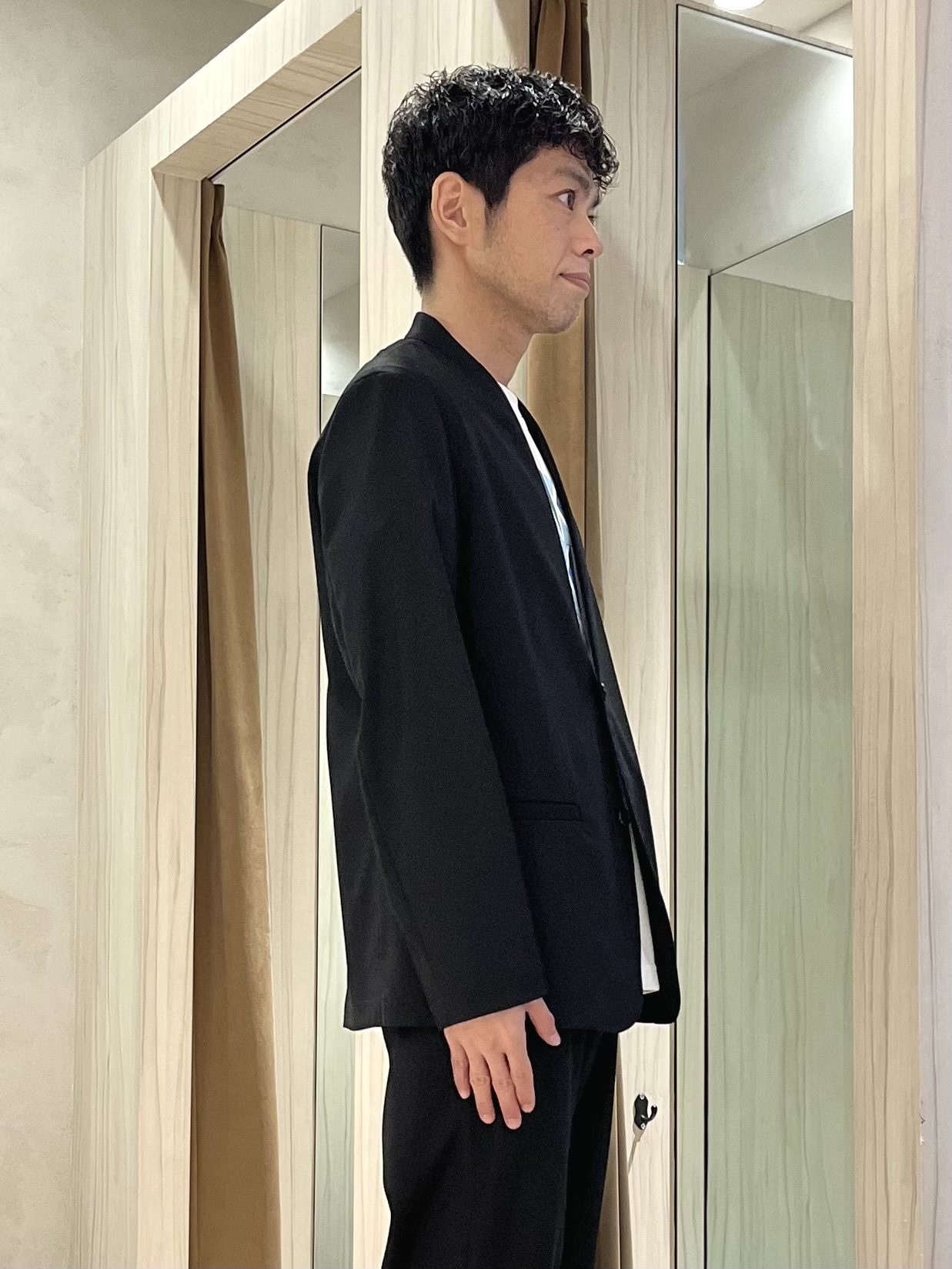 URAさんの「TAKEO KIKUCHI｜【ON／OFF兼用】CARREMANファブリック ノーカラージャケット」を使ったコーディネート