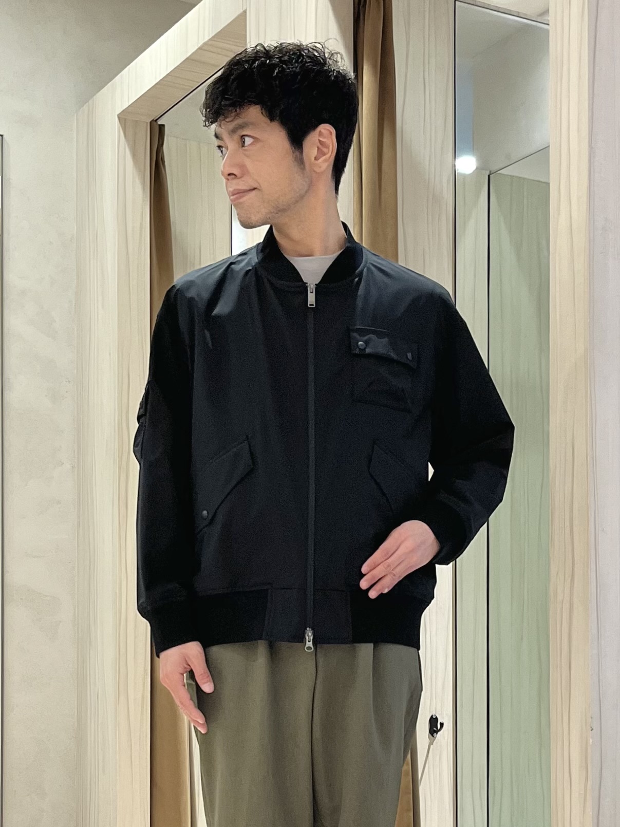 URAさんの「TAKEO KIKUCHI｜【BOWLER HAT LABEL】撥水 MA－1ブルゾン」を使ったコーディネート