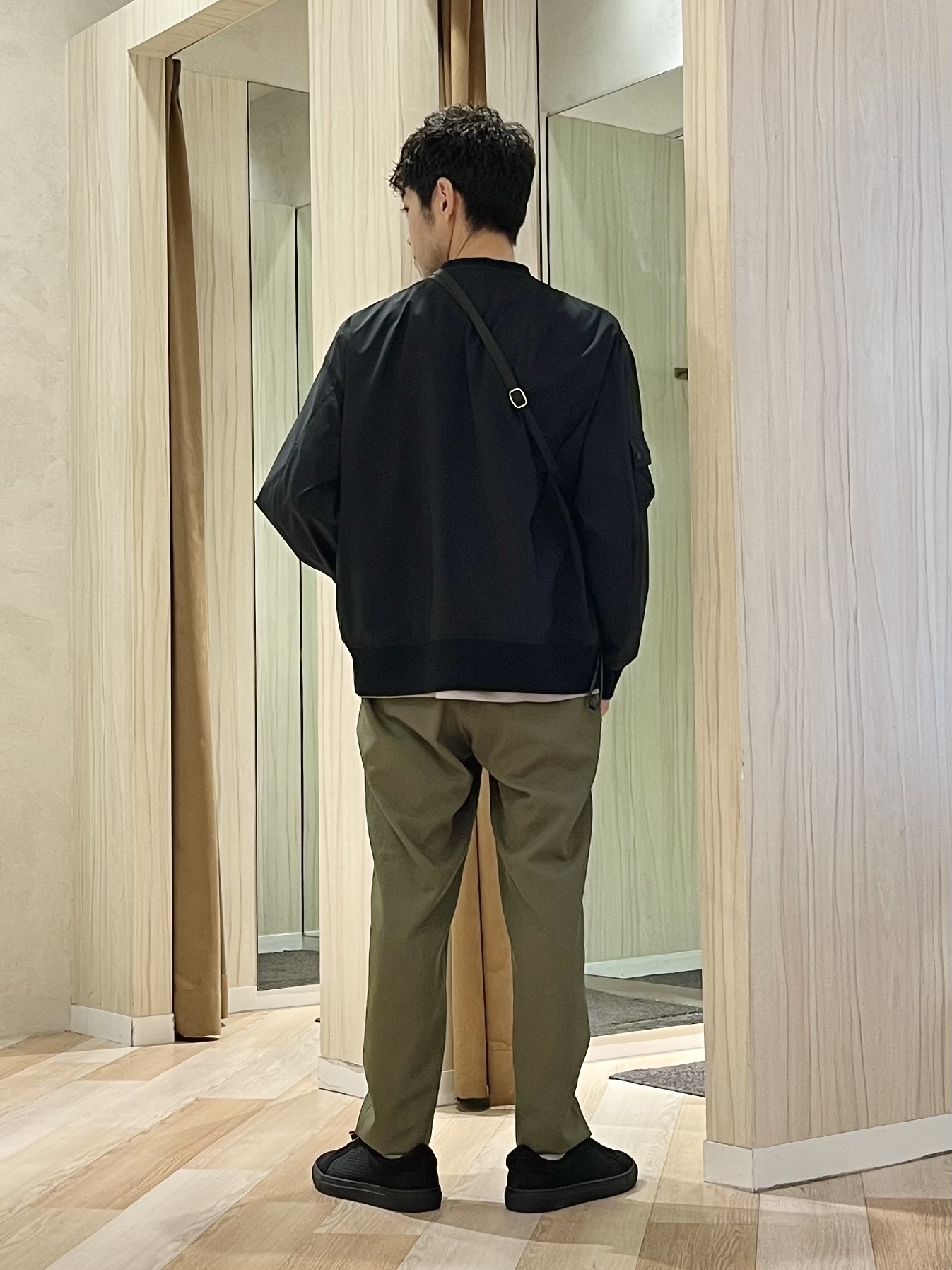 URAさんの「TAKEO KIKUCHI｜【BOWLER HAT LABEL】撥水 MA－1ブルゾン」を使ったコーディネート