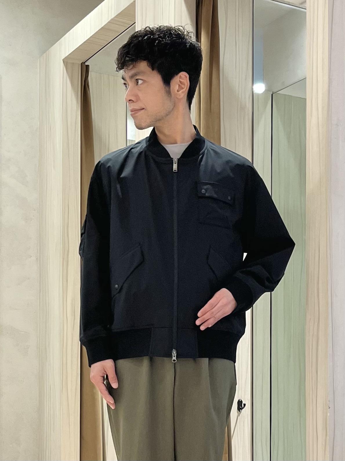URAさんの「TAKEO KIKUCHI｜【BOWLER HAT LABEL】撥水 MA－1ブルゾン」を使ったコーディネート