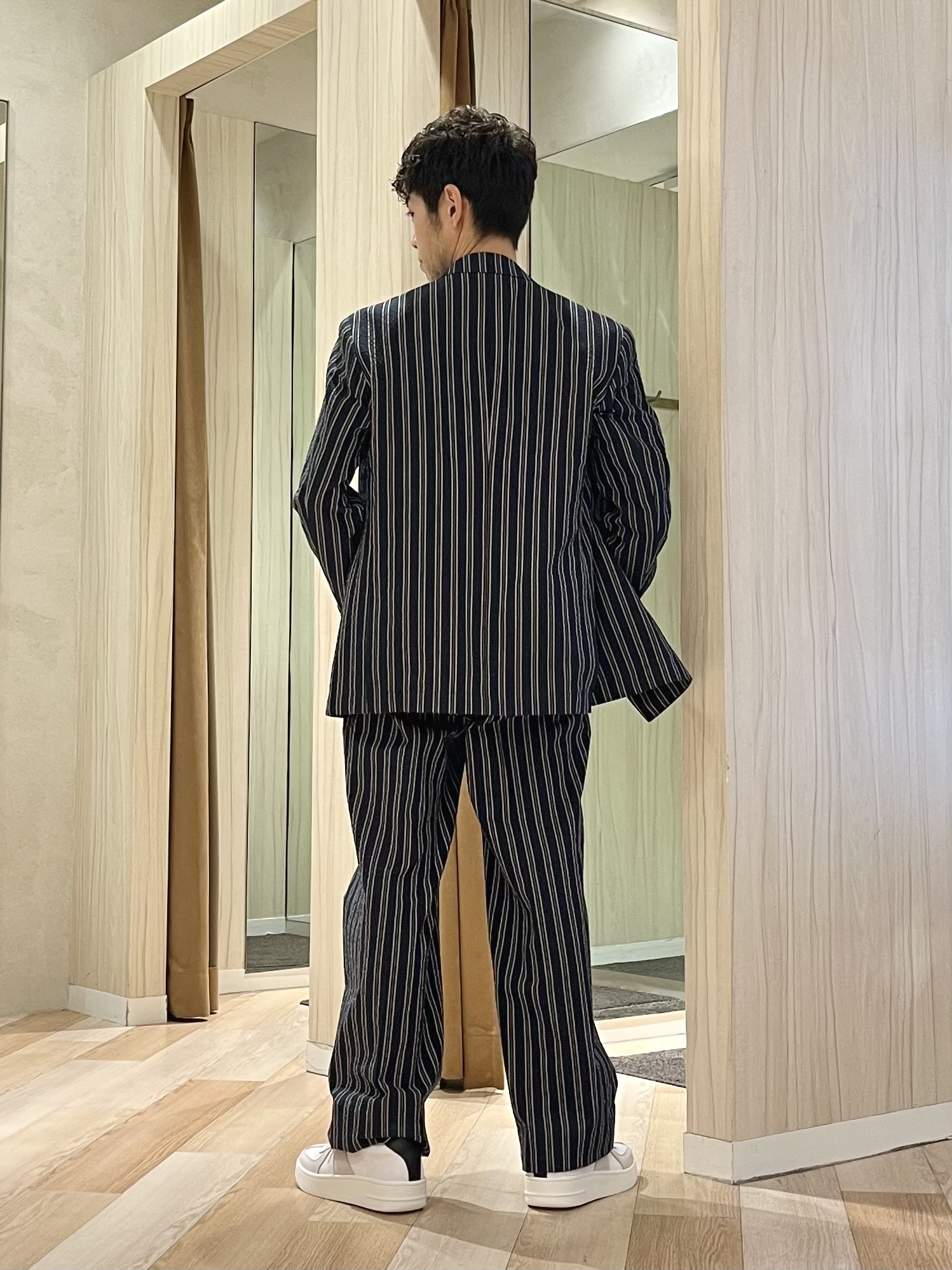 URAさんの「TAKEO KIKUCHI｜【BOWLER HAT LABEL】サッカーストライプ ダブルジャケット」を使ったコーディネート