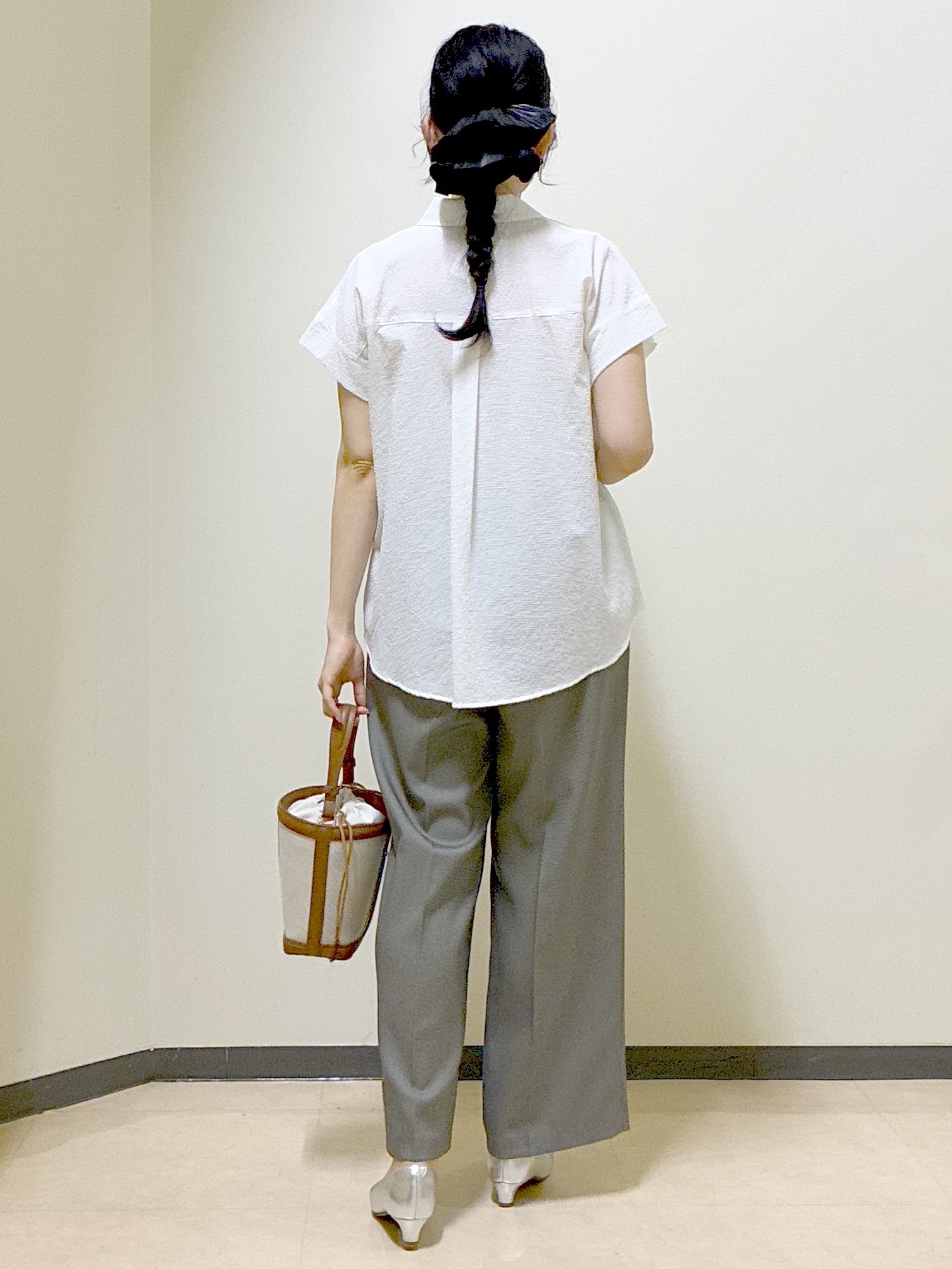  beni_gingerさんの「Reflect｜【二の腕さりげなくカバー】シャツ衿オフボディブラウス」を使ったコーディネート