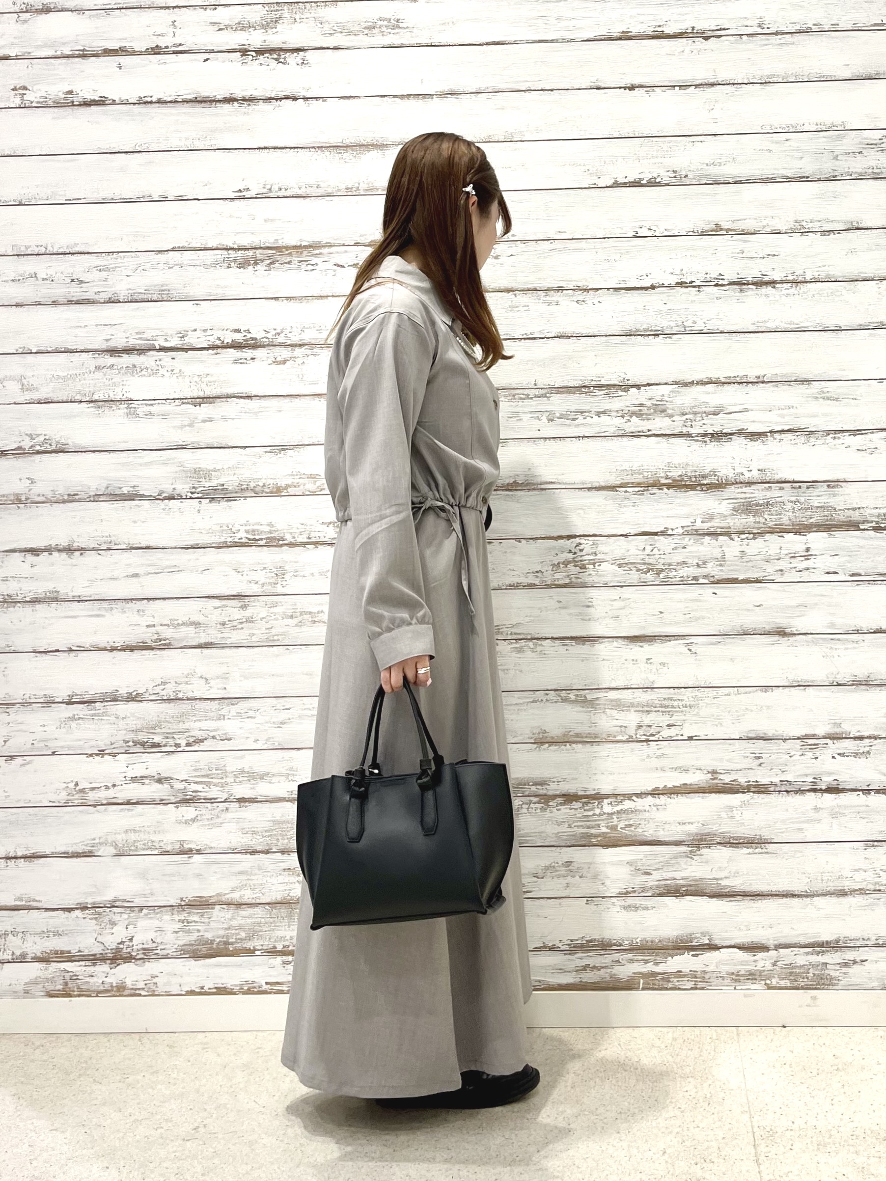 ゆっきーさんの「SHOO･LA･RUE｜【2点セット/S-LL】おとなの抜け感 ショート丈シャツ＋キャミワンピース」を使ったコーディネート