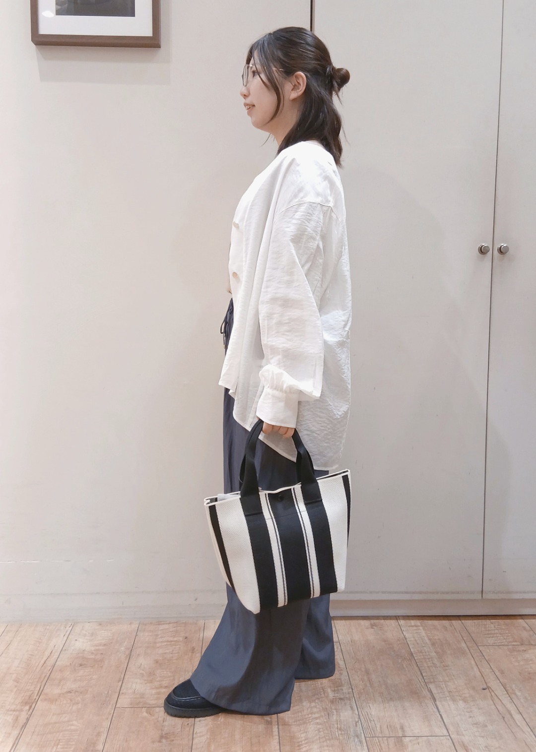 Riranさんの「SHOO･LA･RUE｜【S-LL/体型カバー/Aライン】身体のラインを拾いにくい シアーシャツカーディガン」を使ったコーディネート