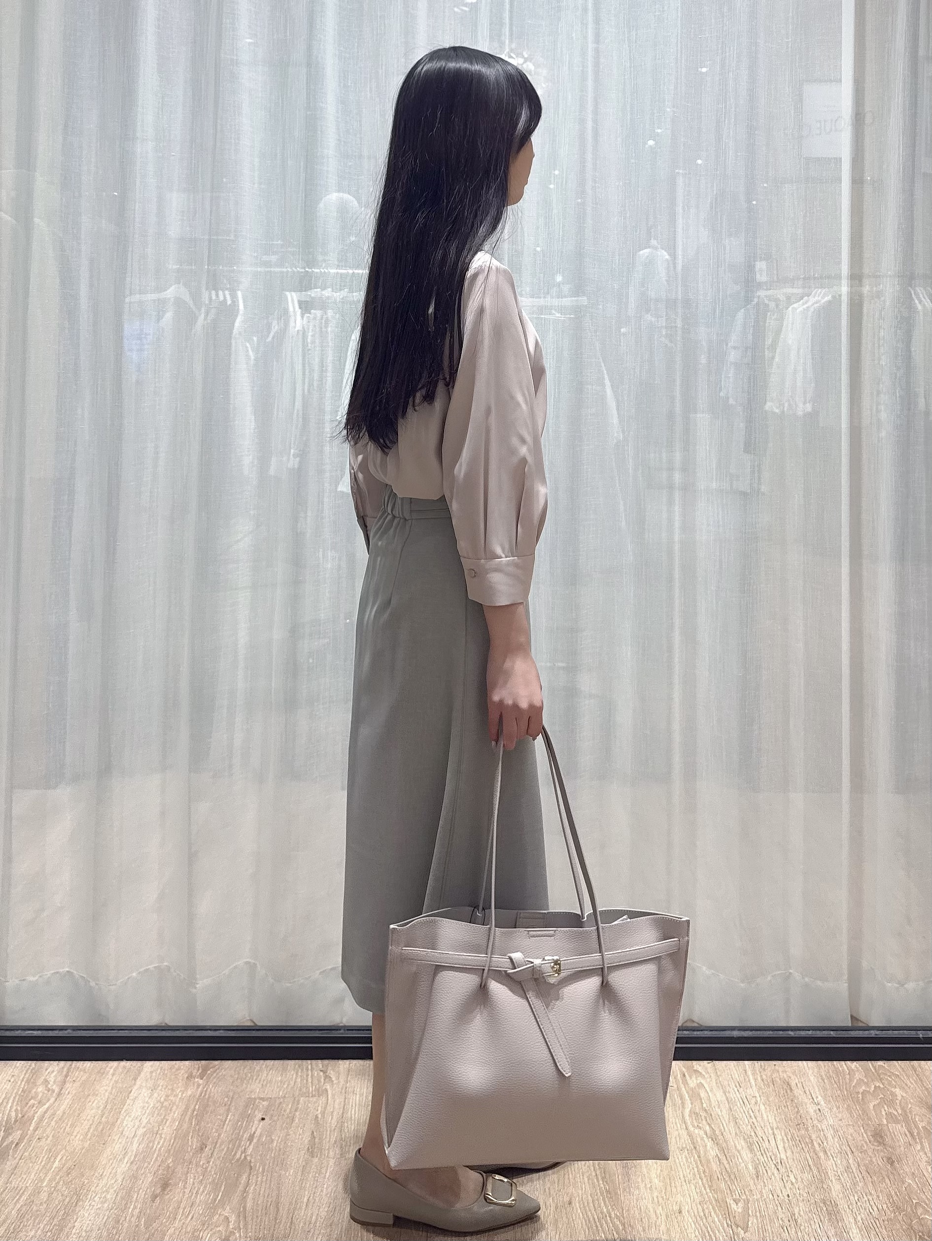 ぞうげさんの「OPAQUE.CLIP｜アシメボウタイブラウス【洗濯機OK／イージーアイロン】」を使ったコーディネート
