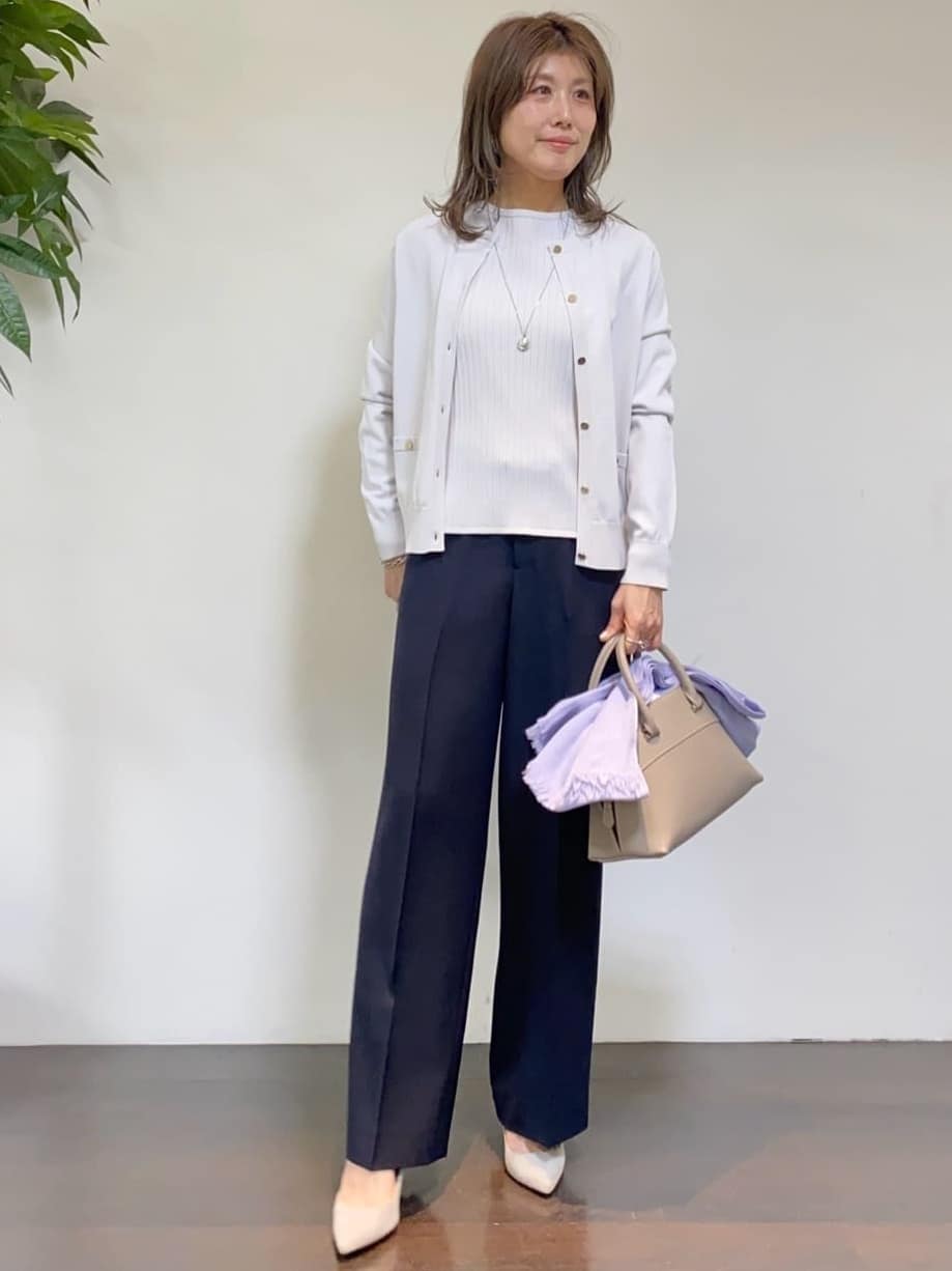 tomoさんの「UNTITLED｜【アンサンブル可/洗える】クルーネックニットカーディガン」を使ったコーディネート