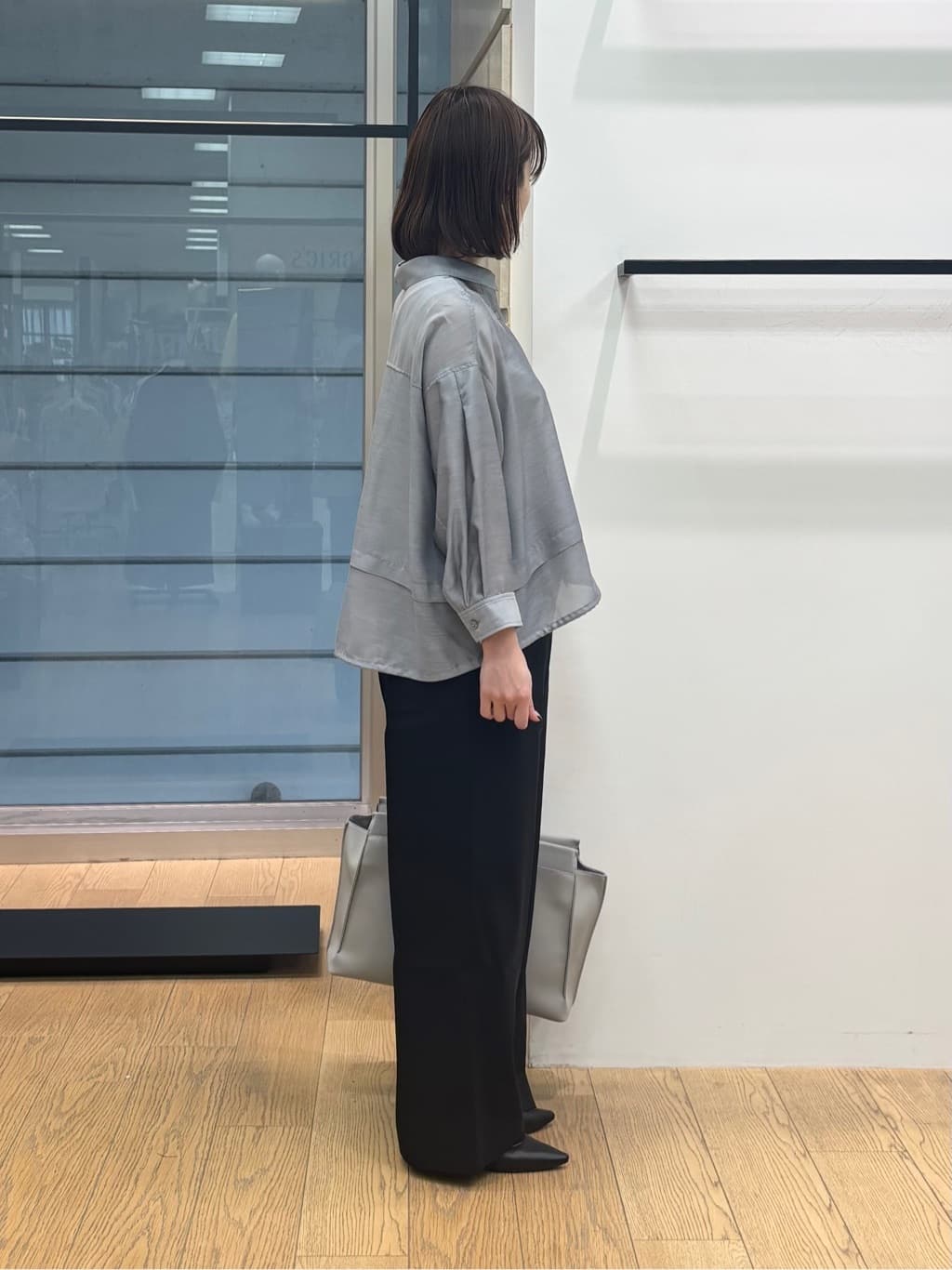 asamiさんの「INDIVI｜【接触冷感／洗える／2WAY】ドロスト付 シアーシャンブレーシャツ」を使ったコーディネート