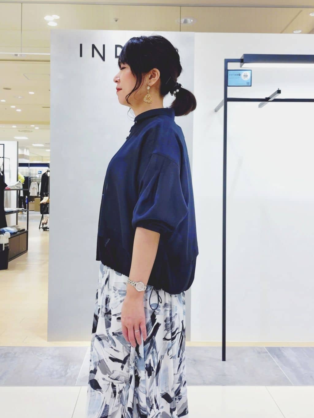 TOMOMIさんの「INDIVI｜【洗える】リーフ柄タックフレアスカート」を使ったコーディネート