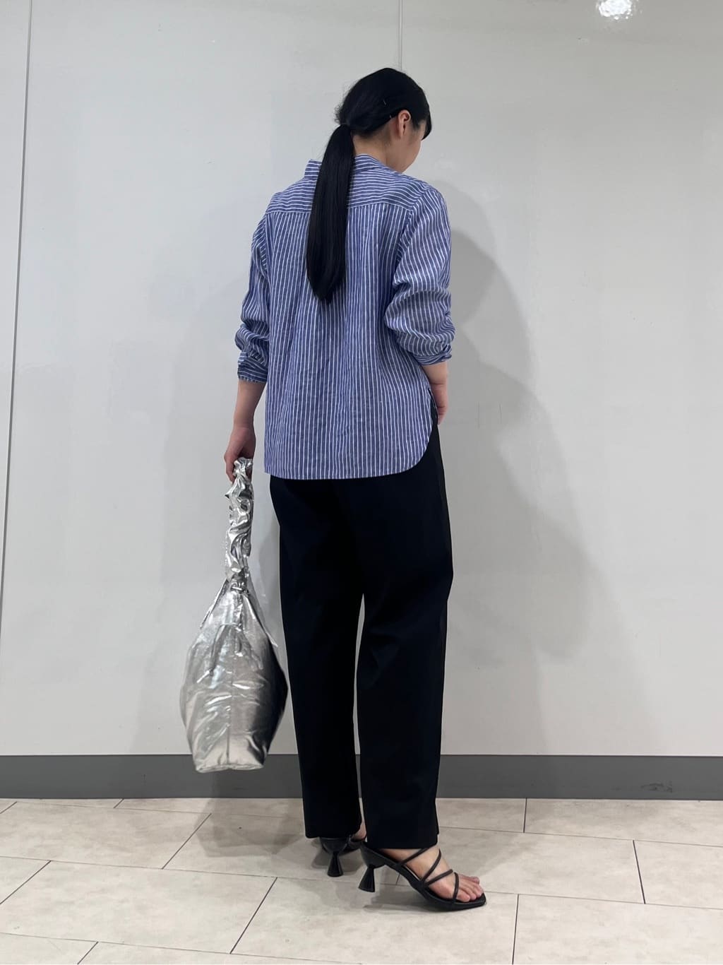 hasuさんの「INDIVI｜【接触冷感／2WAY】カシュクールリネンシャツ」を使ったコーディネート