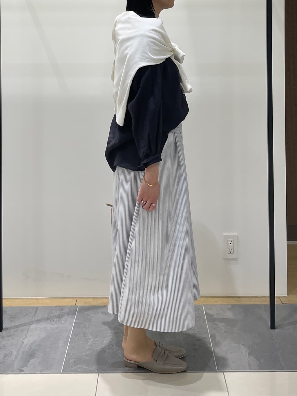 shihoさんの「INDIVI｜【接触冷感／2WAY】カシュクールリネンシャツ」を使ったコーディネート