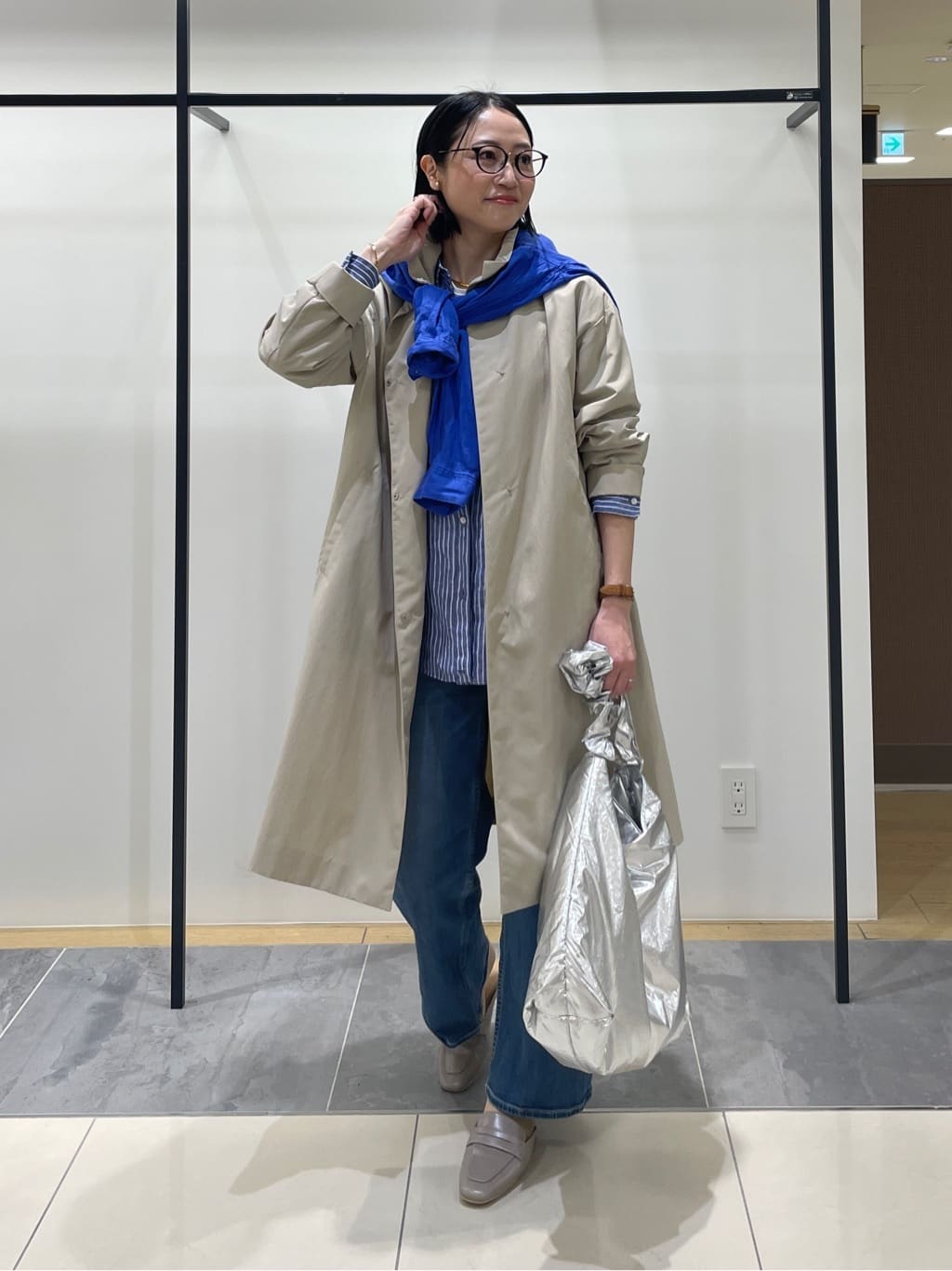 shihoさんの「INDIVI｜【撥水／軽量】ミニマル スタンドカラーコート」を使ったコーディネート