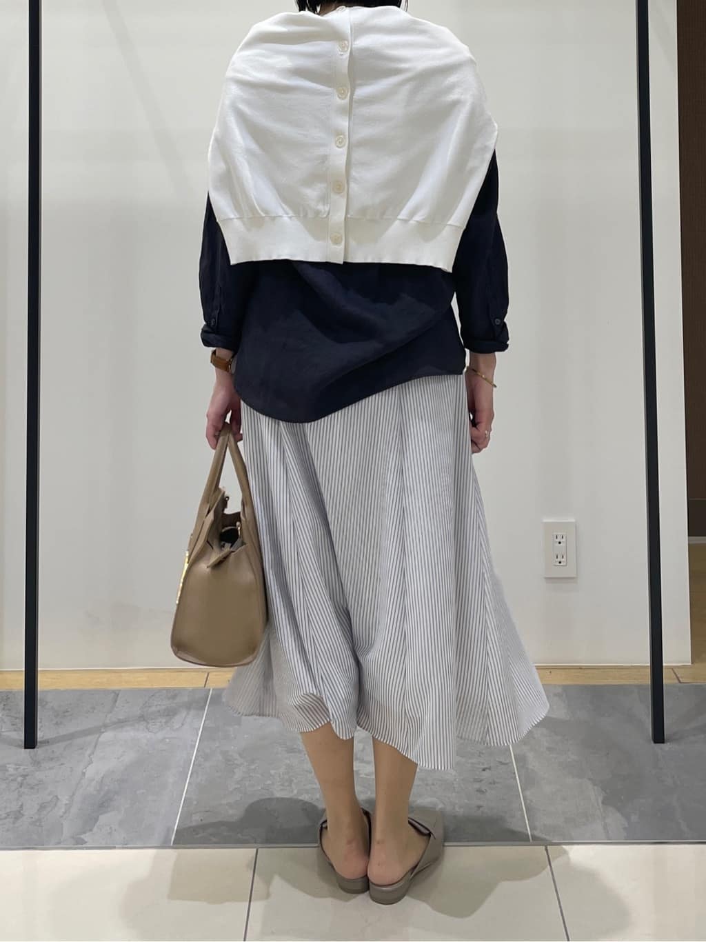 shihoさんの「INDIVI｜【接触冷感／2WAY】カシュクールリネンシャツ」を使ったコーディネート