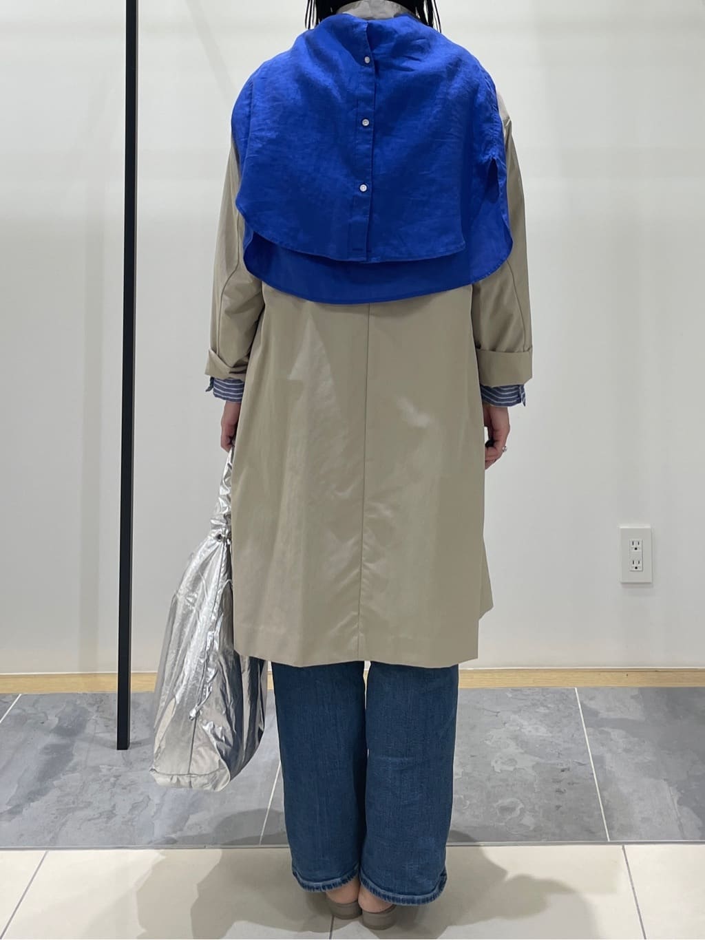 shihoさんの「INDIVI｜【撥水／軽量】ミニマル スタンドカラーコート」を使ったコーディネート