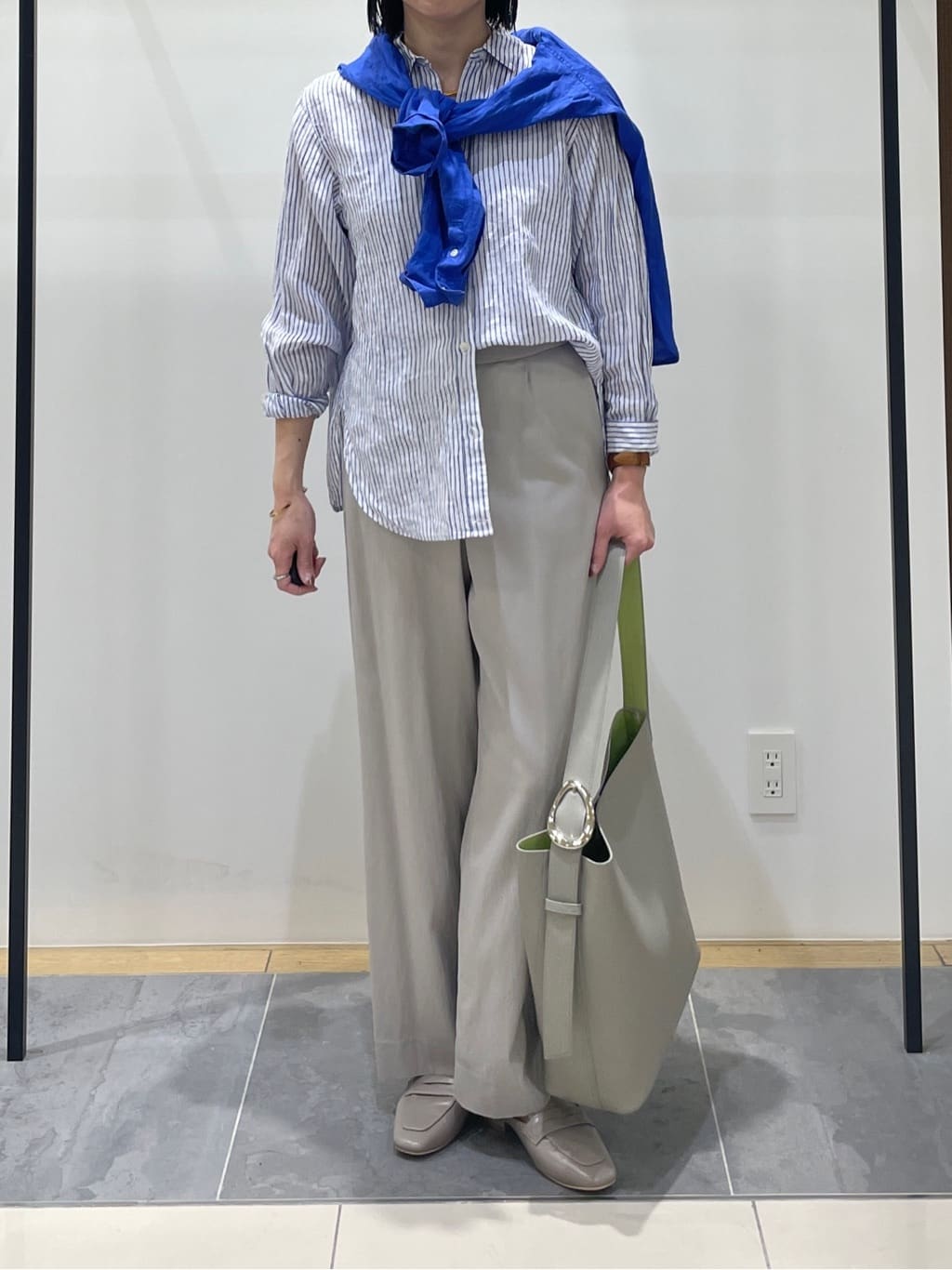 shihoさんの「INDIVI｜【接触冷感／2WAY】カシュクールリネンシャツ」を使ったコーディネート