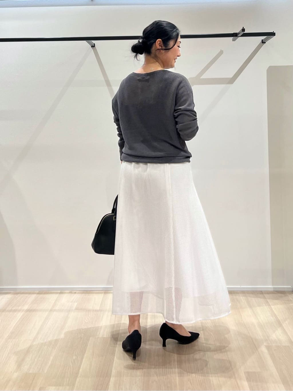 TOMOMIさんの「UNTITLED｜【古畑星夏さん着用/8色展開/程よい透け感】ドライタッチボートネックニット」を使ったコーディネート