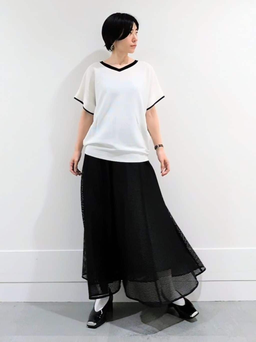 ミズタさんの「UNTITLED｜【11色展開/体型カバー】前後2WAYフレンチスリーブニット」を使ったコーディネート
