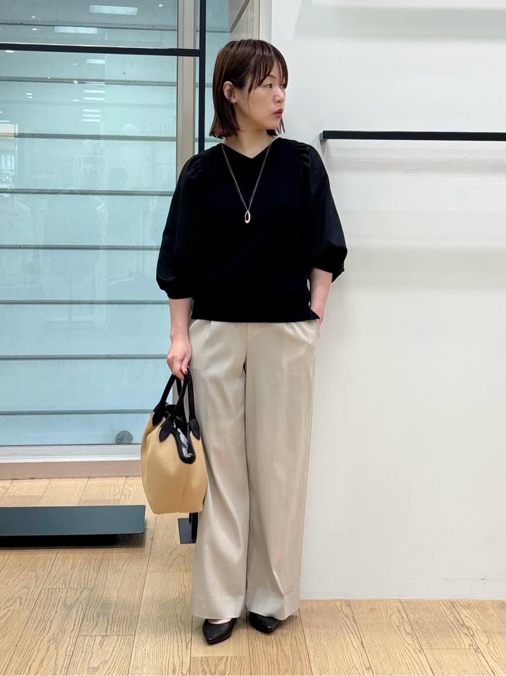 asamiさんの「INDIVI｜【洗える／袖丈調整可能】シャツコンビニット」を使ったコーディネート