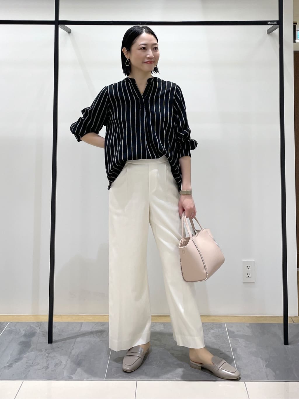 shihoさんの「INDIVI｜【洗える／着心地楽ちん】ブラウス風ストライプカットソートップス」を使ったコーディネート