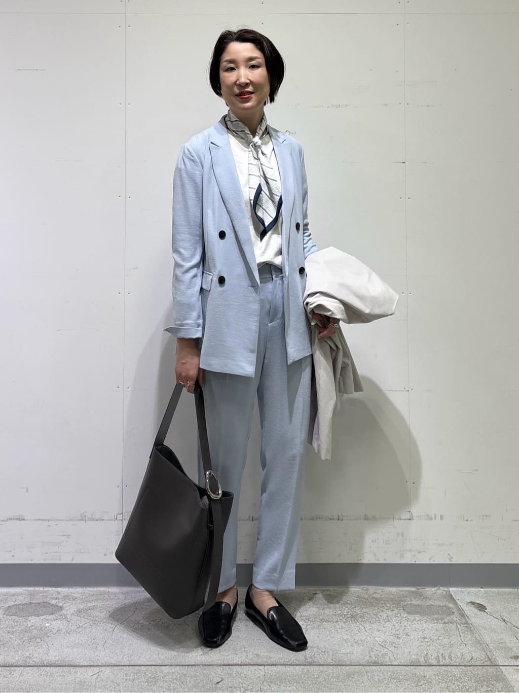 yuriさんの「INDIVI｜【洗える／多機能／SETUP可】着る日傘ダブルジャケット」を使ったコーディネート