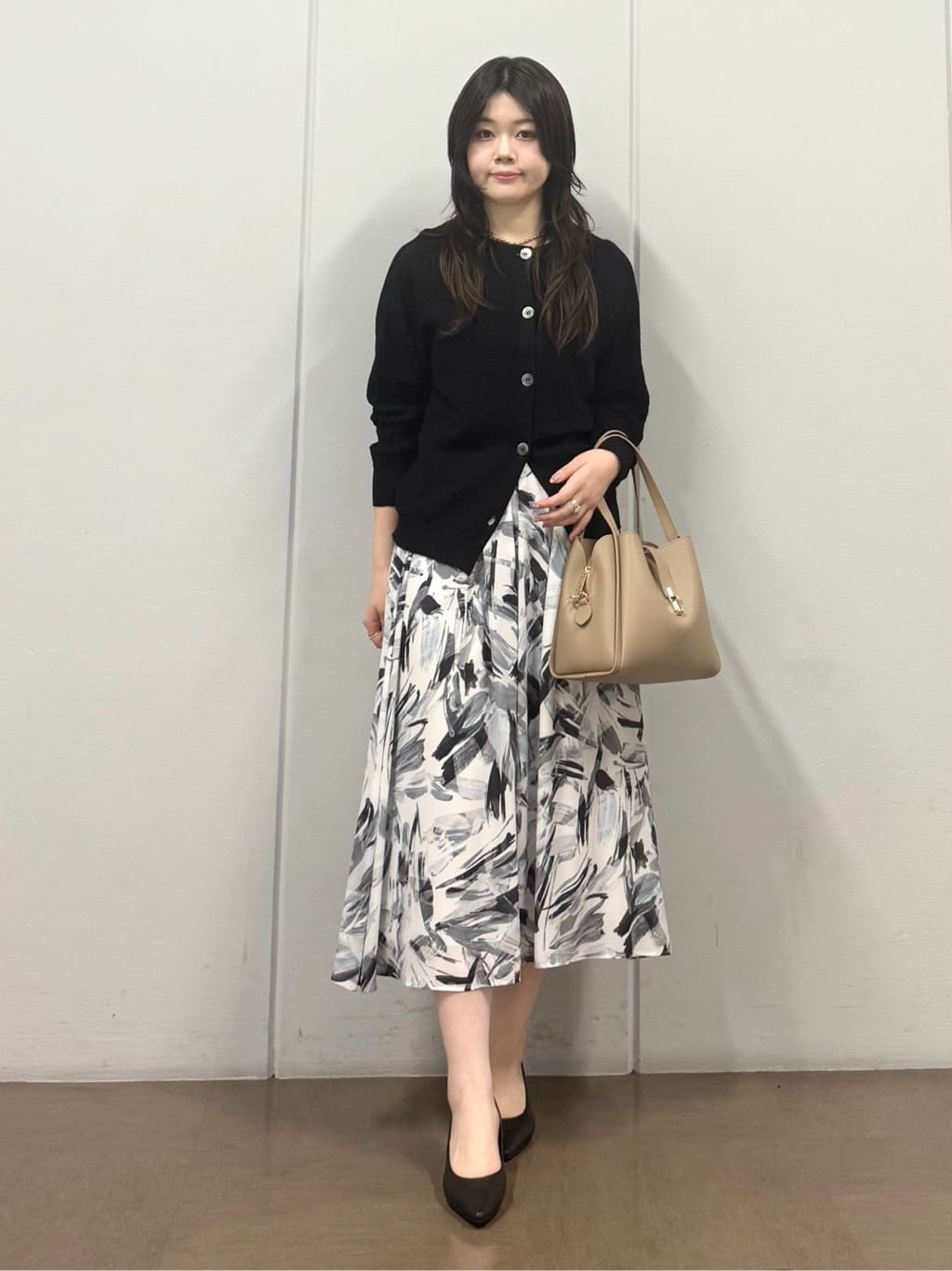 mizukiさんの「INDIVI｜【前後2WAY／洗える】凹凸編地カーディガンニット」を使ったコーディネート