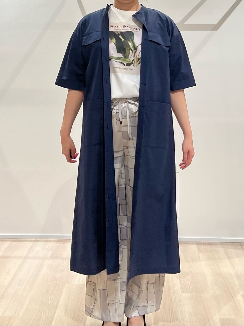 TOMOMIさんの「UNTITLED｜【洗える/前開きボタン】シャンブレーシャツワンピース」を使ったコーディネート