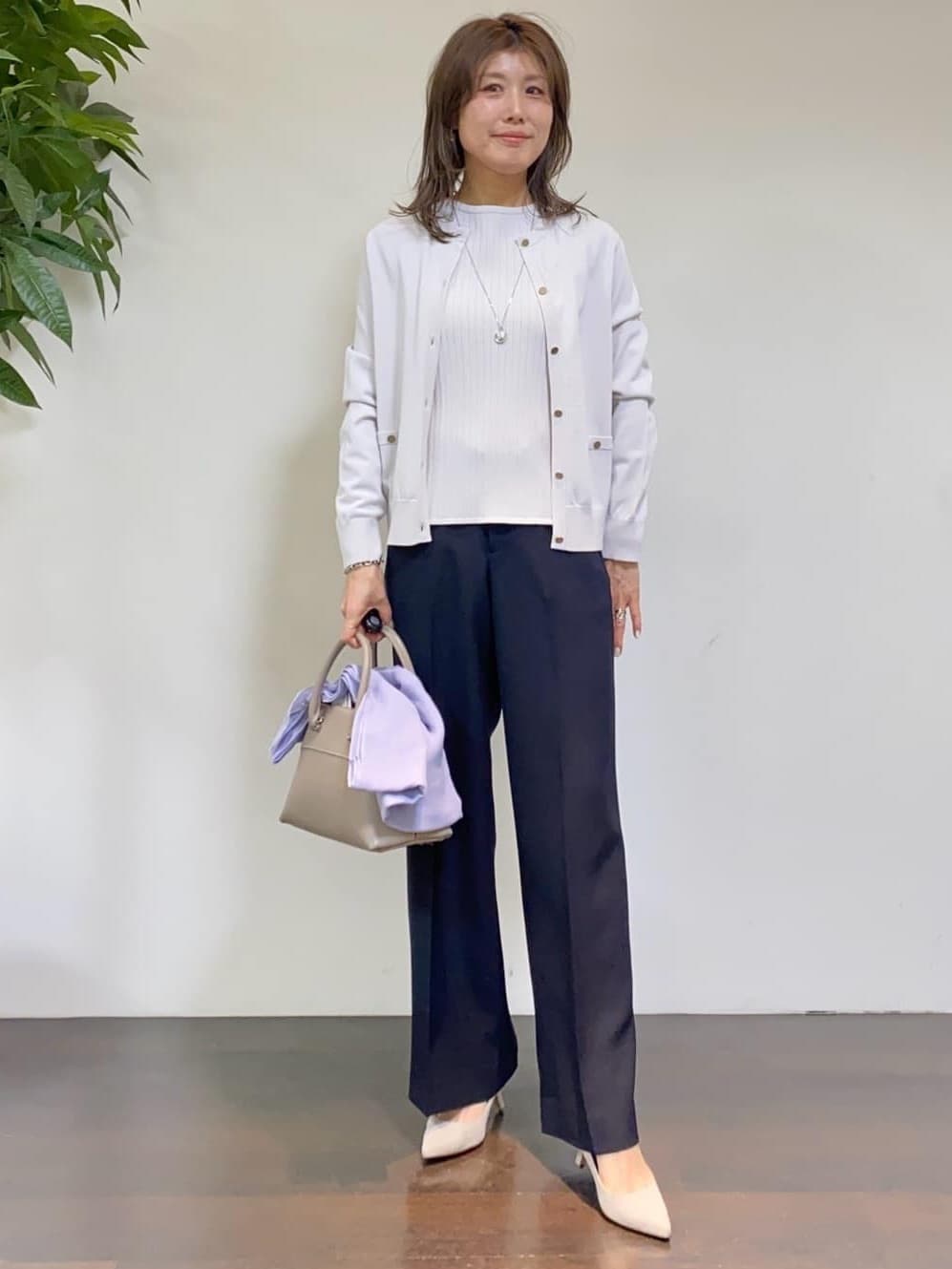tomoさんの「UNTITLED｜【アンサンブル可/洗える】クルーネックニットカーディガン」を使ったコーディネート