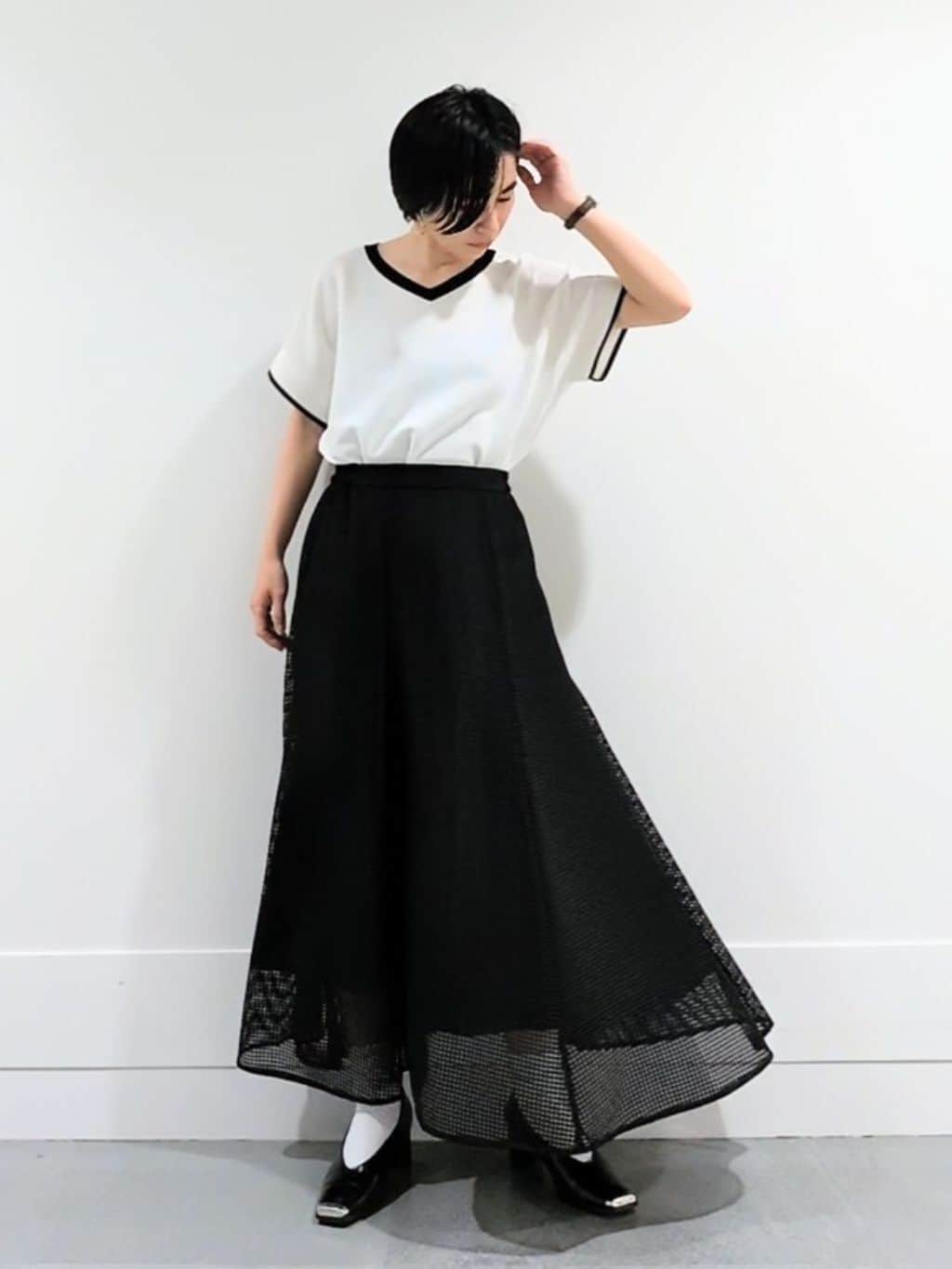 ミズタさんの「UNTITLED｜【11色展開/体型カバー】前後2WAYフレンチスリーブニット」を使ったコーディネート