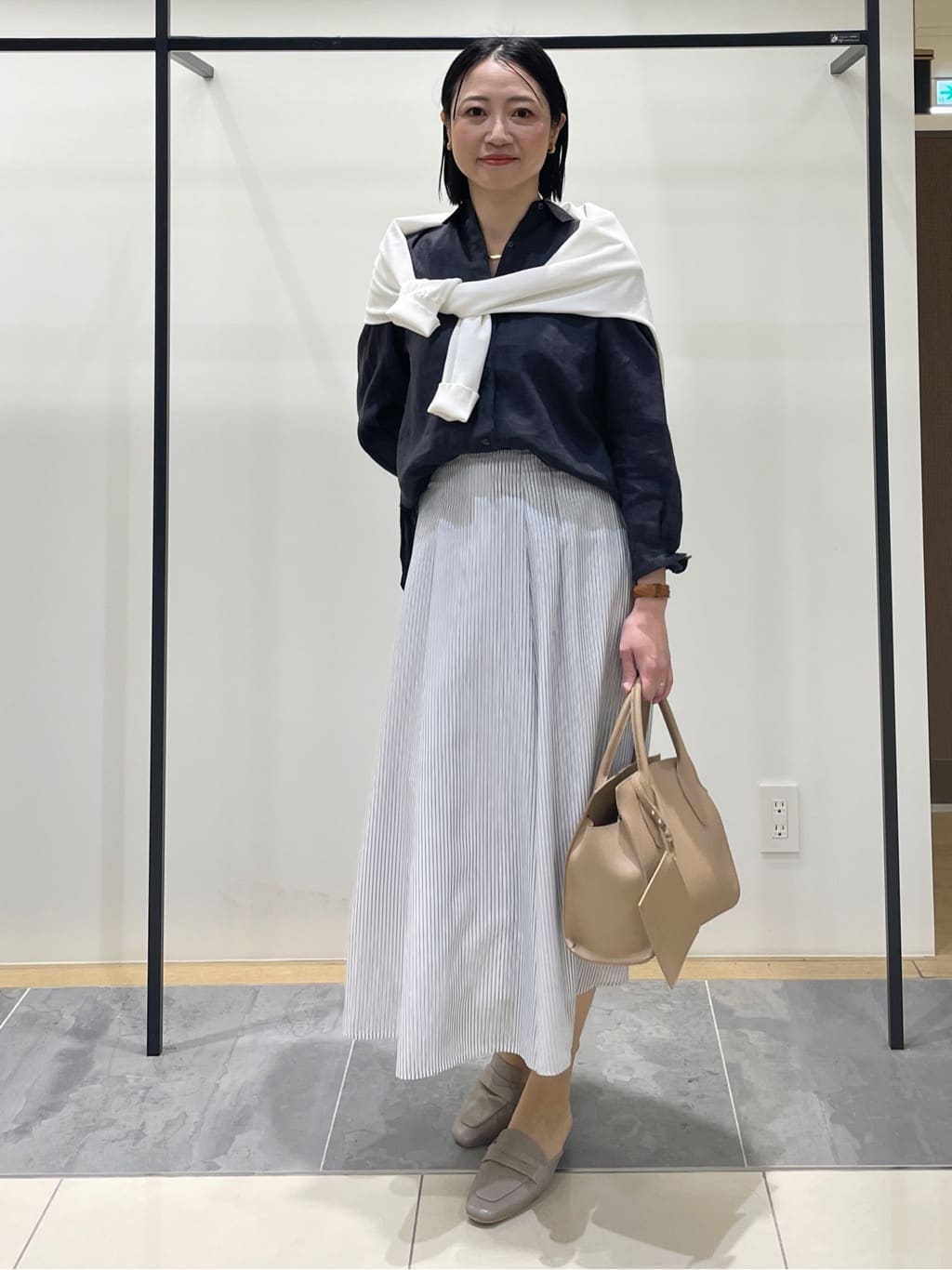 shihoさんの「INDIVI｜【接触冷感／2WAY】カシュクールリネンシャツ」を使ったコーディネート