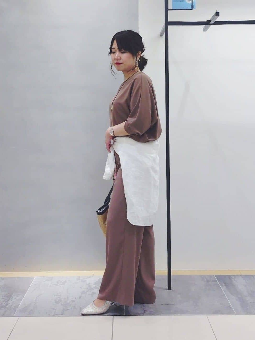 TOMOMIさんの「INDIVI｜【さらに軽く軽快！／着る日傘】ドルマントップス」を使ったコーディネート