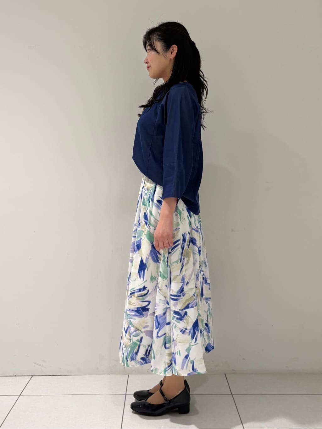 momokoさんの「INDIVI｜【洗える／UVケア／SETUP可能】デニムライク ランタン袖ブラウス」を使ったコーディネート