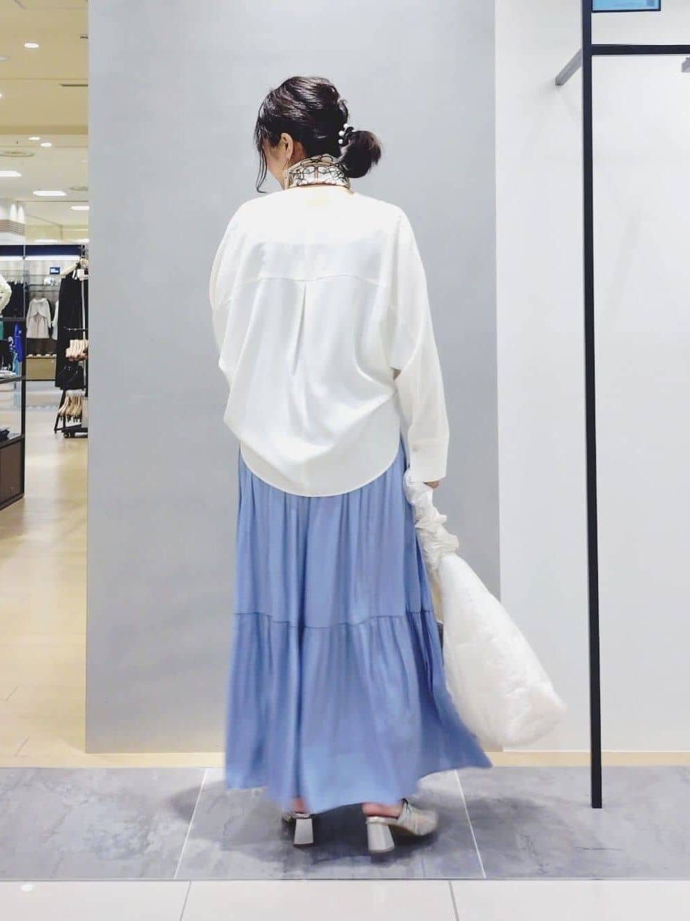 TOMOMIさんの「INDIVI｜【新色登場！超軽量】2WAYドロストショルダーバッグ」を使ったコーディネート