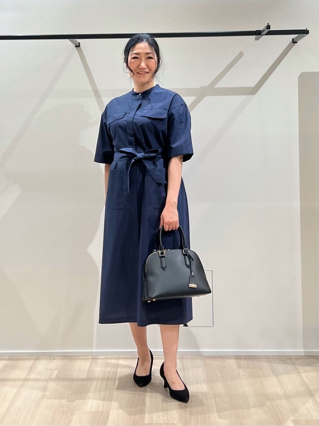 TOMOMIさんの「UNTITLED｜【洗える/前開きボタン】シャンブレーシャツワンピース」を使ったコーディネート